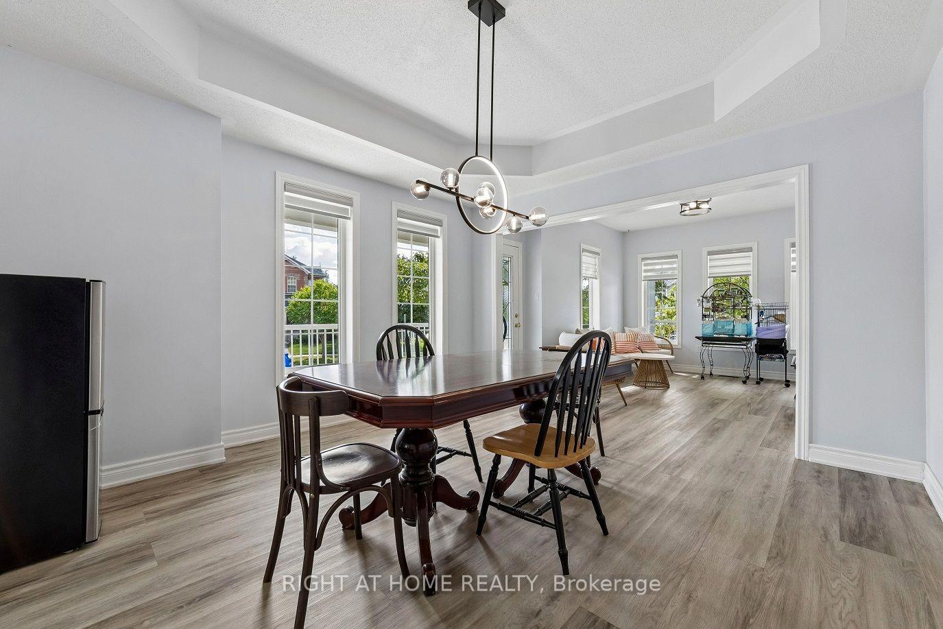 Photo 17 of 23 Croxall Boulevard, Whitby, Brooklin — HOMEH