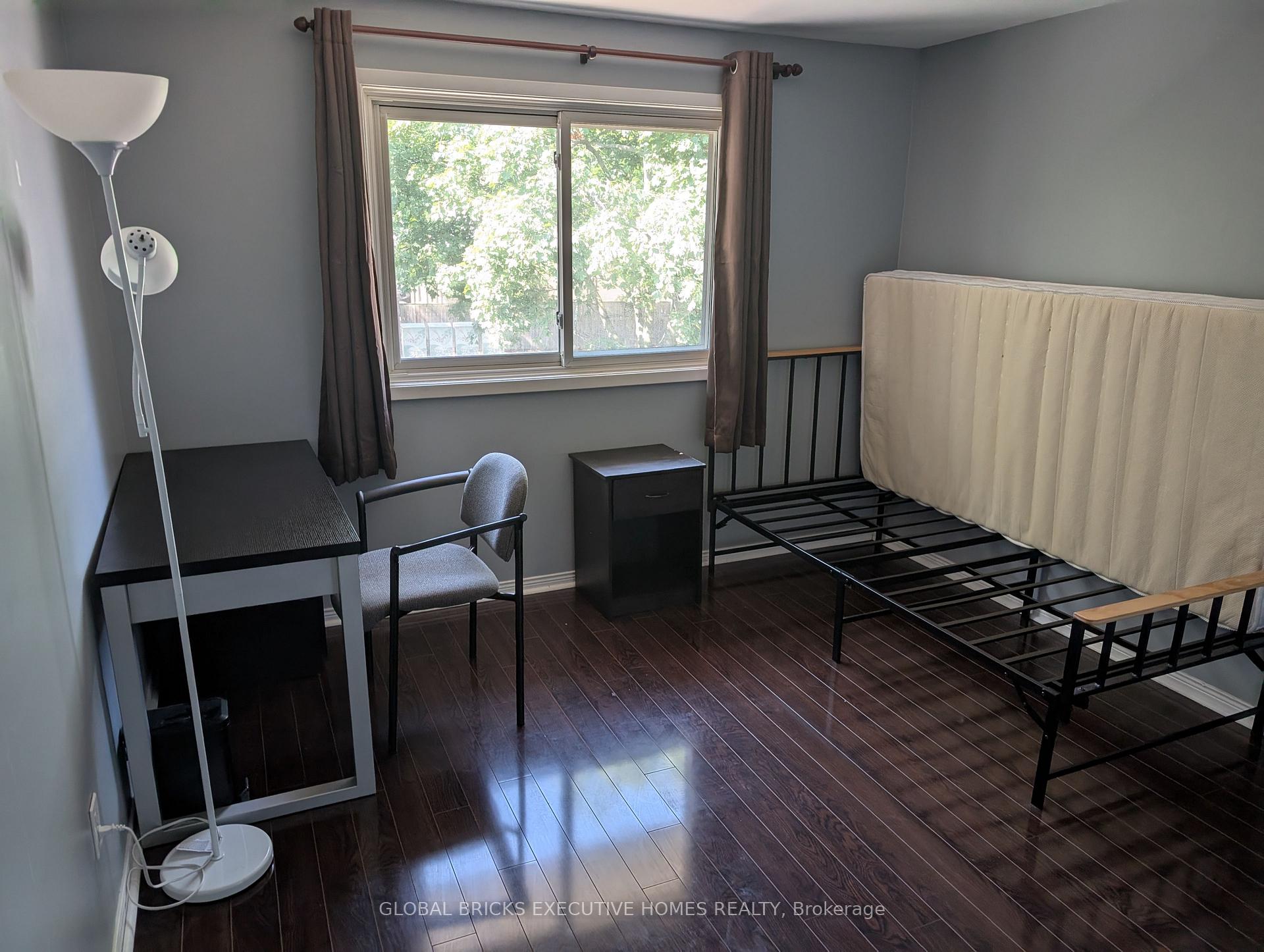 Photo 4 of Unit Room#2, 5 Onslow Court, Oakville, College Park — HOMEH