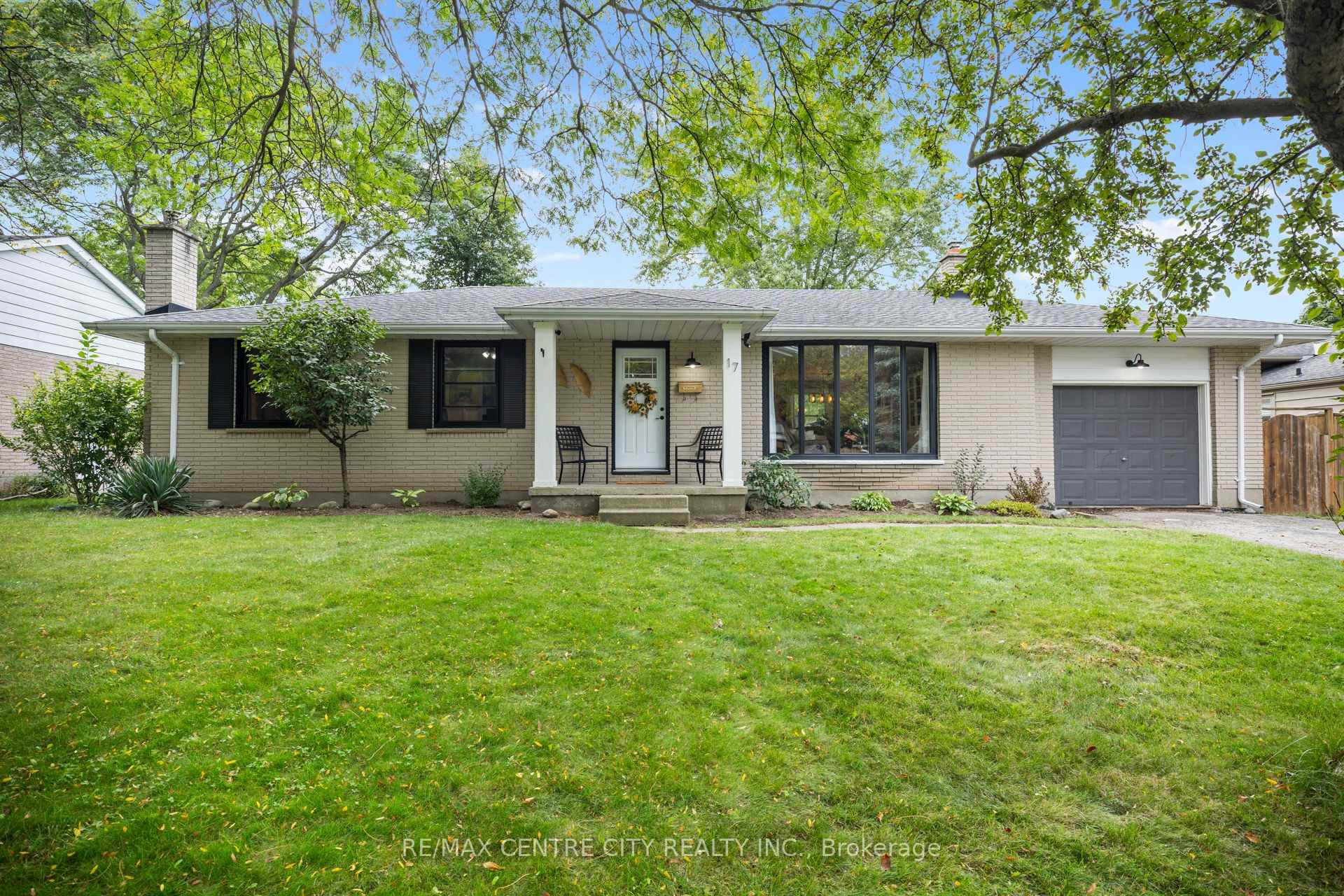 Photo 3 of 17 Butler Drive, St. Thomas — HOMEH
