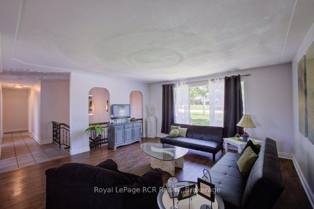 Photo 7 of 15 Booth Street E, Mapleton, Rural Mapleton — HOMEH