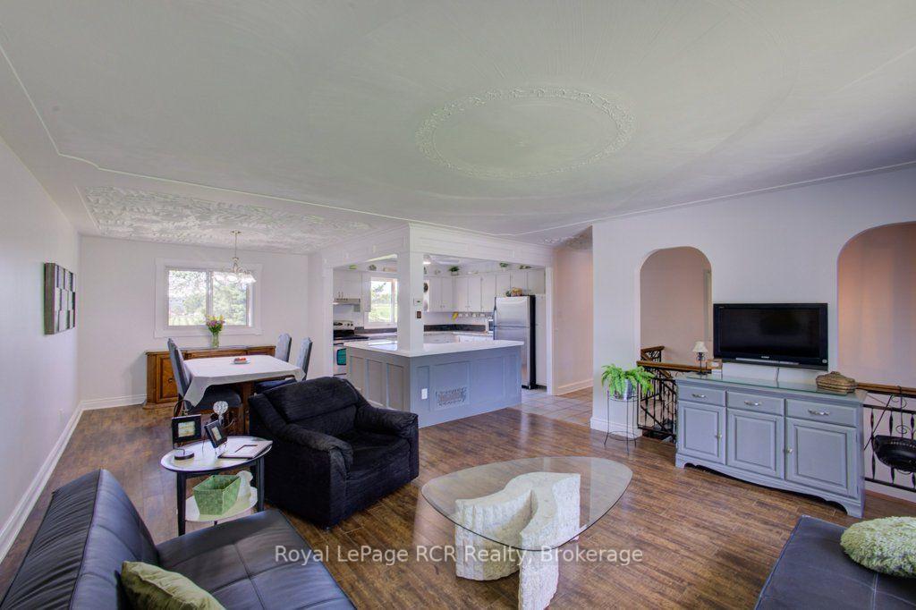 Photo 8 of 15 Booth Street E, Mapleton, Rural Mapleton — HOMEH