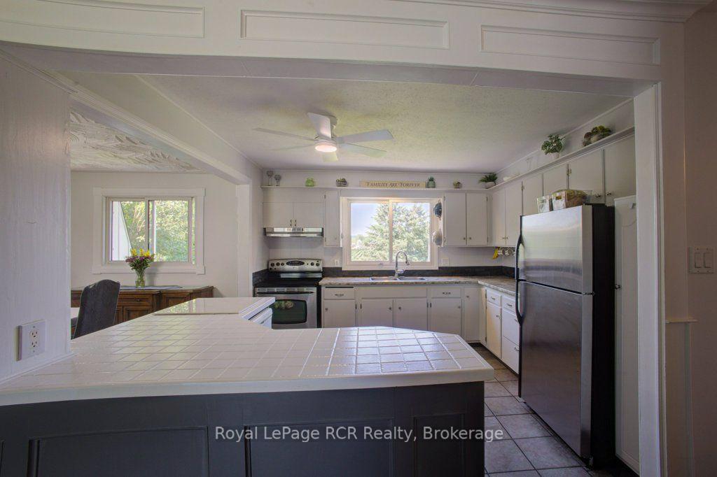 Photo 13 of 15 Booth Street E, Mapleton, Rural Mapleton — HOMEH