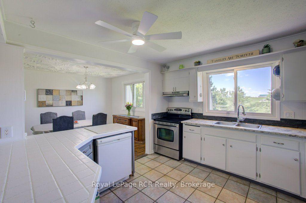 Photo 14 of 15 Booth Street E, Mapleton, Rural Mapleton — HOMEH
