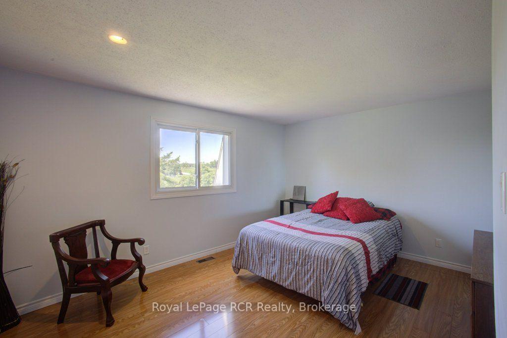 Photo 17 of 15 Booth Street E, Mapleton, Rural Mapleton — HOMEH