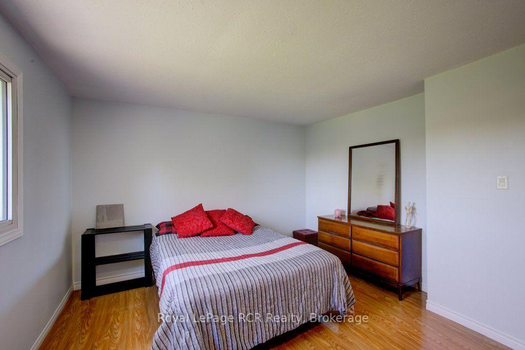 Photo 18 of 15 Booth Street E, Mapleton, Rural Mapleton — HOMEH
