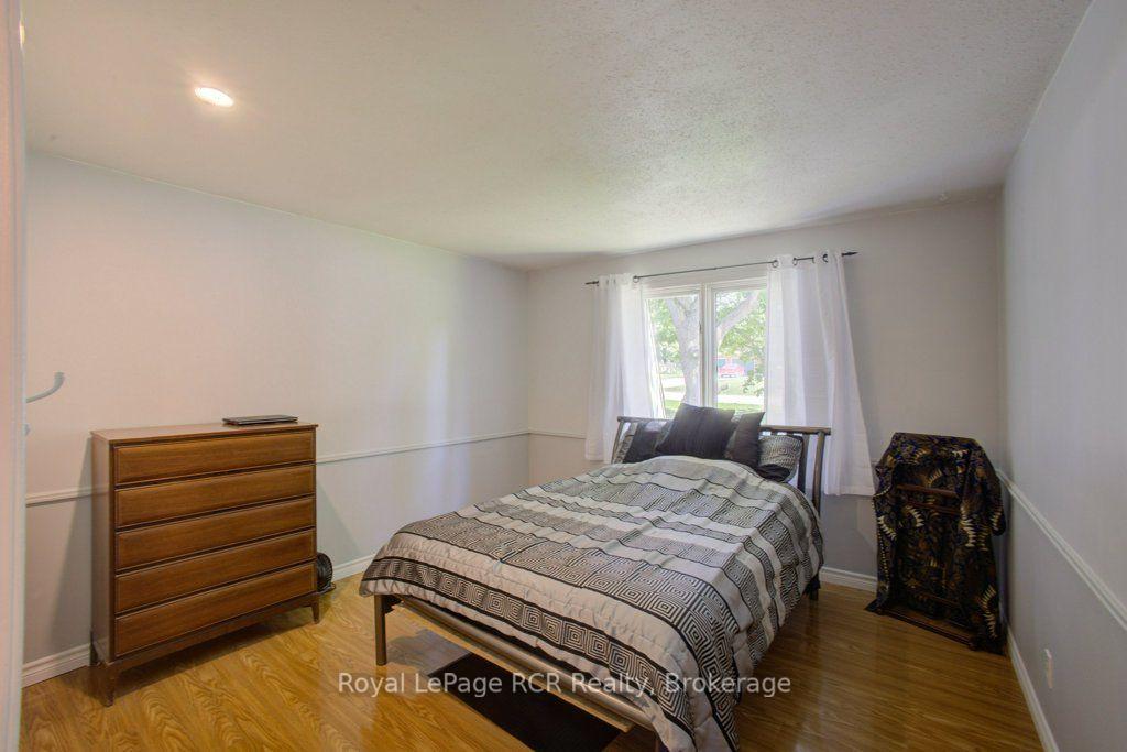 Photo 19 of 15 Booth Street E, Mapleton, Rural Mapleton — HOMEH