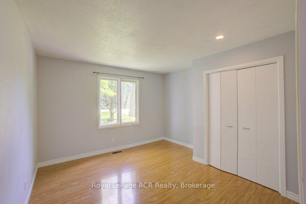 Photo 20 of 15 Booth Street E, Mapleton, Rural Mapleton — HOMEH