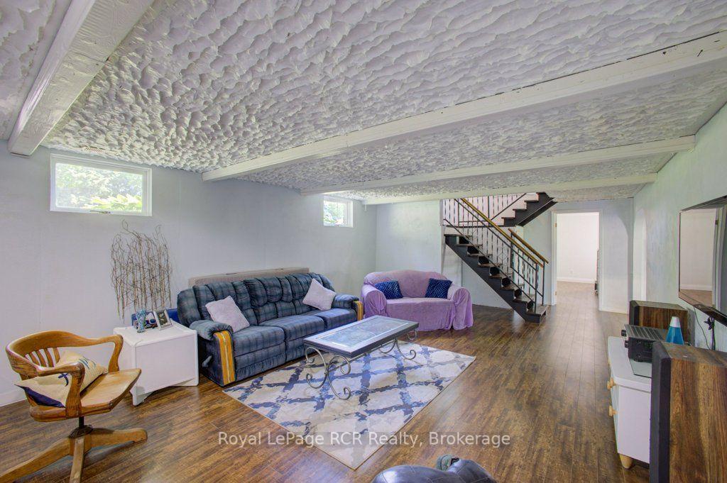 Photo 23 of 15 Booth Street E, Mapleton, Rural Mapleton — HOMEH