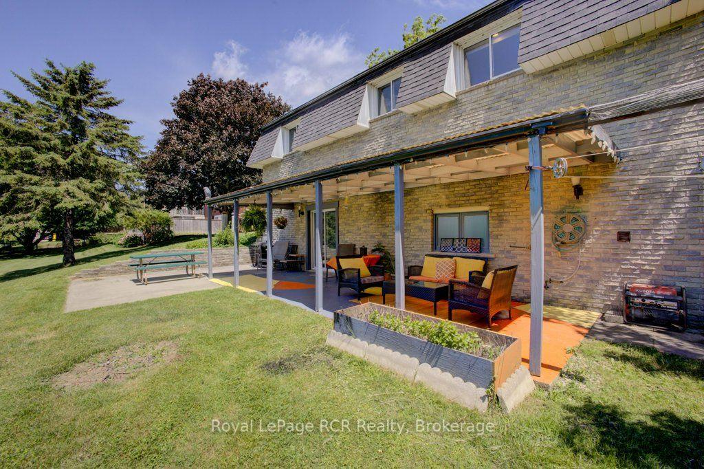 Photo 33 of 15 Booth Street E, Mapleton, Rural Mapleton — HOMEH