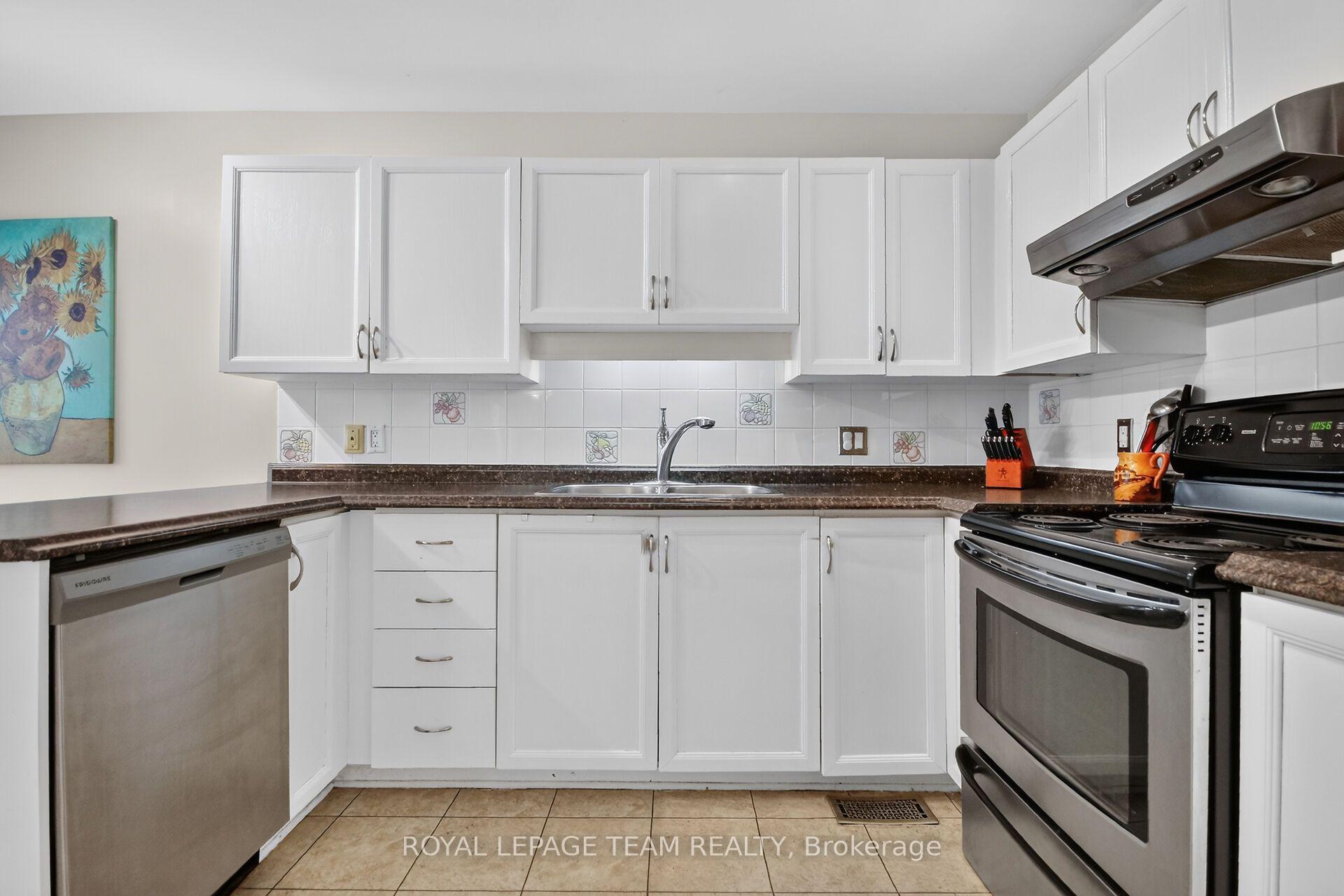 Photo 4 of 23 Grassy Plains Drive, Ottawa, Kanata - Emerald Meadows/Trailwest — HOMEH