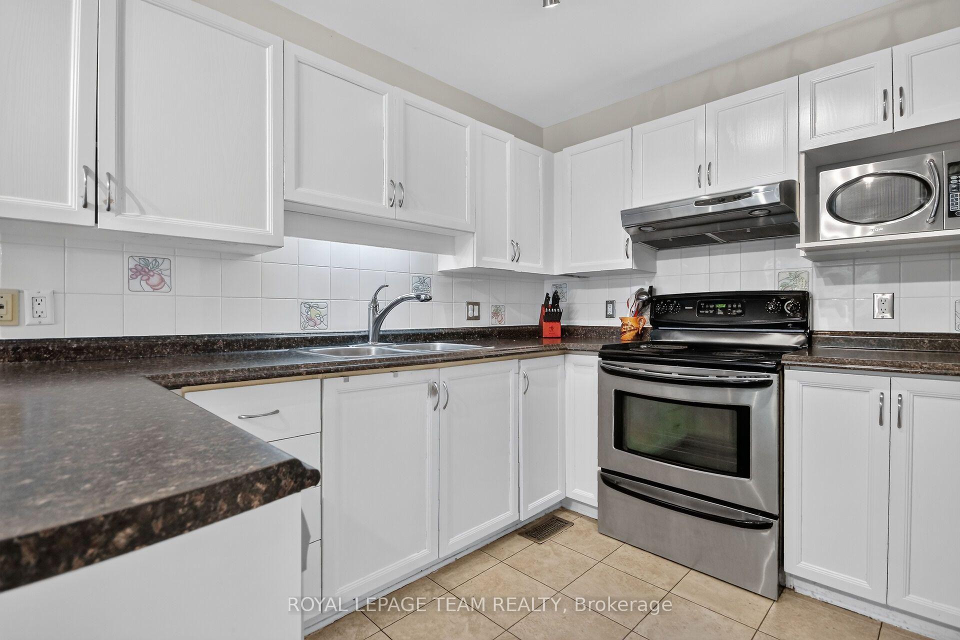 Photo 5 of 23 Grassy Plains Drive, Ottawa, Kanata - Emerald Meadows/Trailwest — HOMEH