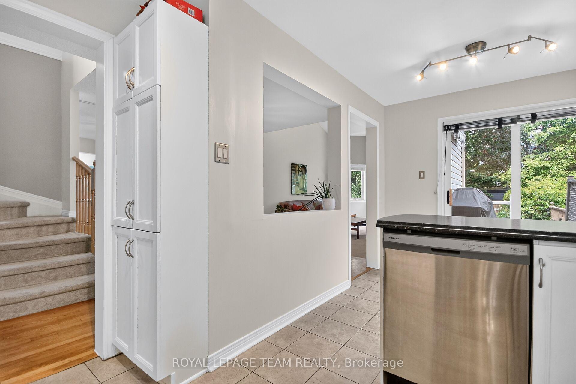 Photo 7 of 23 Grassy Plains Drive, Ottawa, Kanata - Emerald Meadows/Trailwest — HOMEH