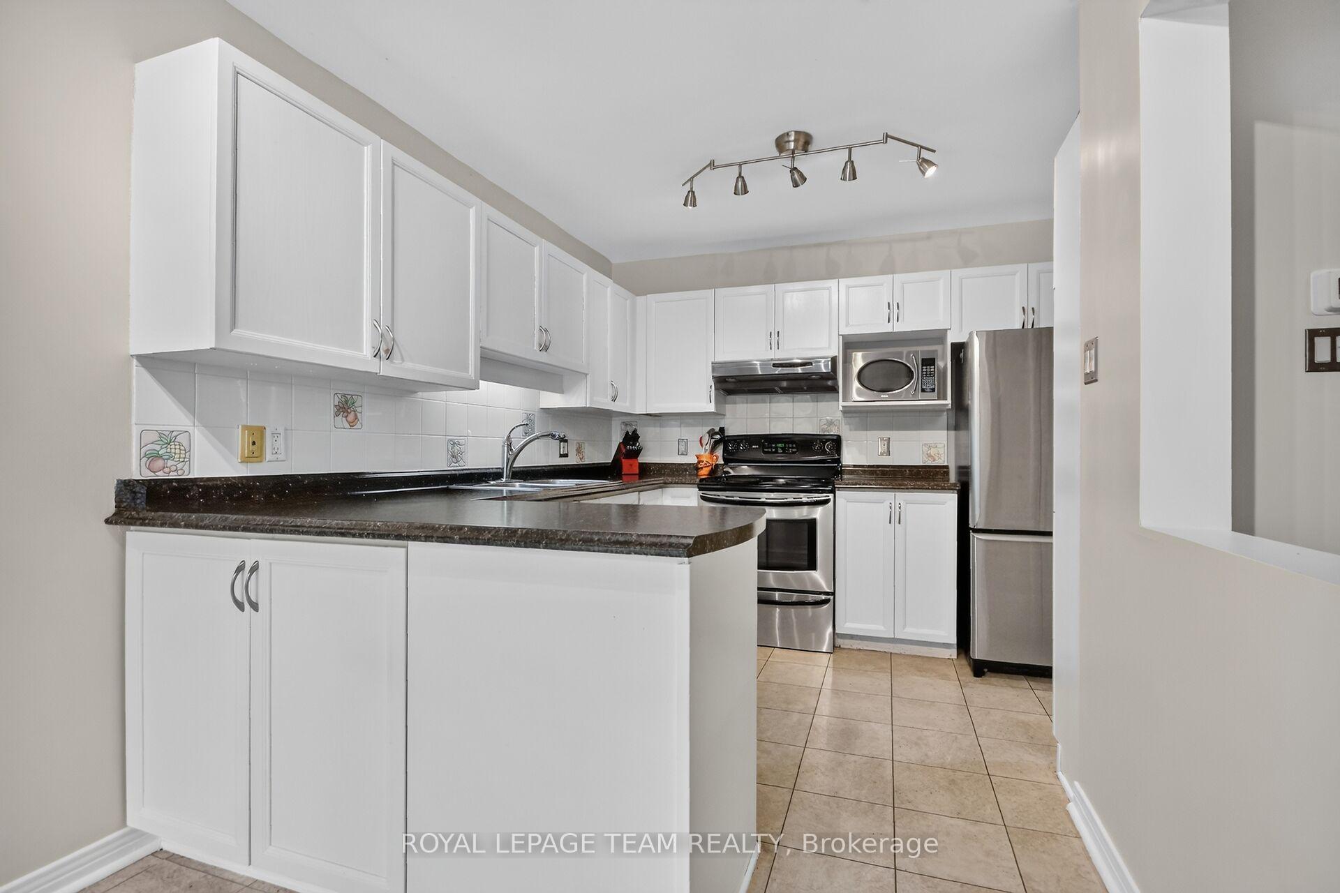 Photo 6 of 23 Grassy Plains Drive, Ottawa, Kanata - Emerald Meadows/Trailwest — HOMEH