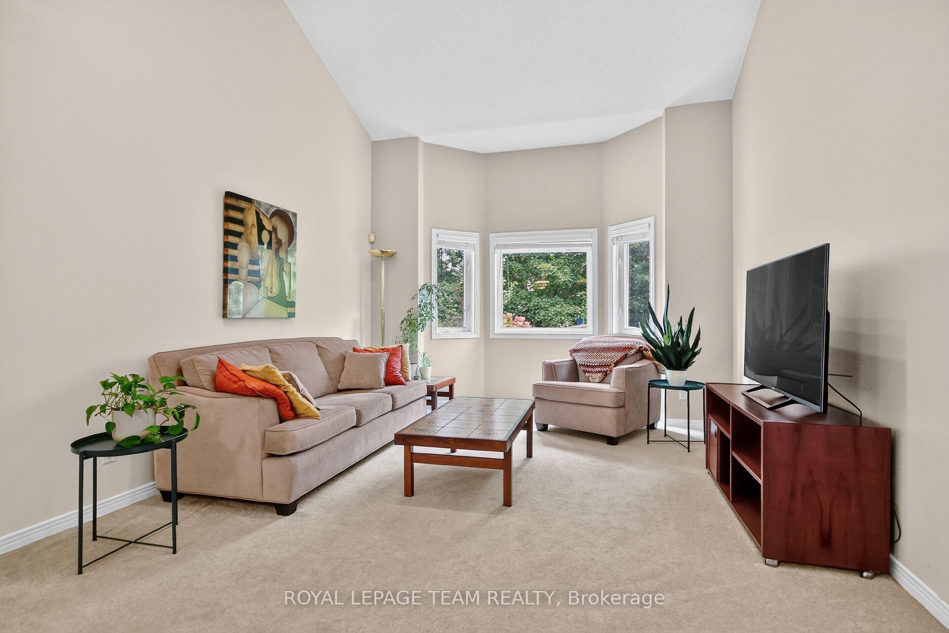 Photo 10 of 23 Grassy Plains Drive, Ottawa, Kanata - Emerald Meadows/Trailwest — HOMEH