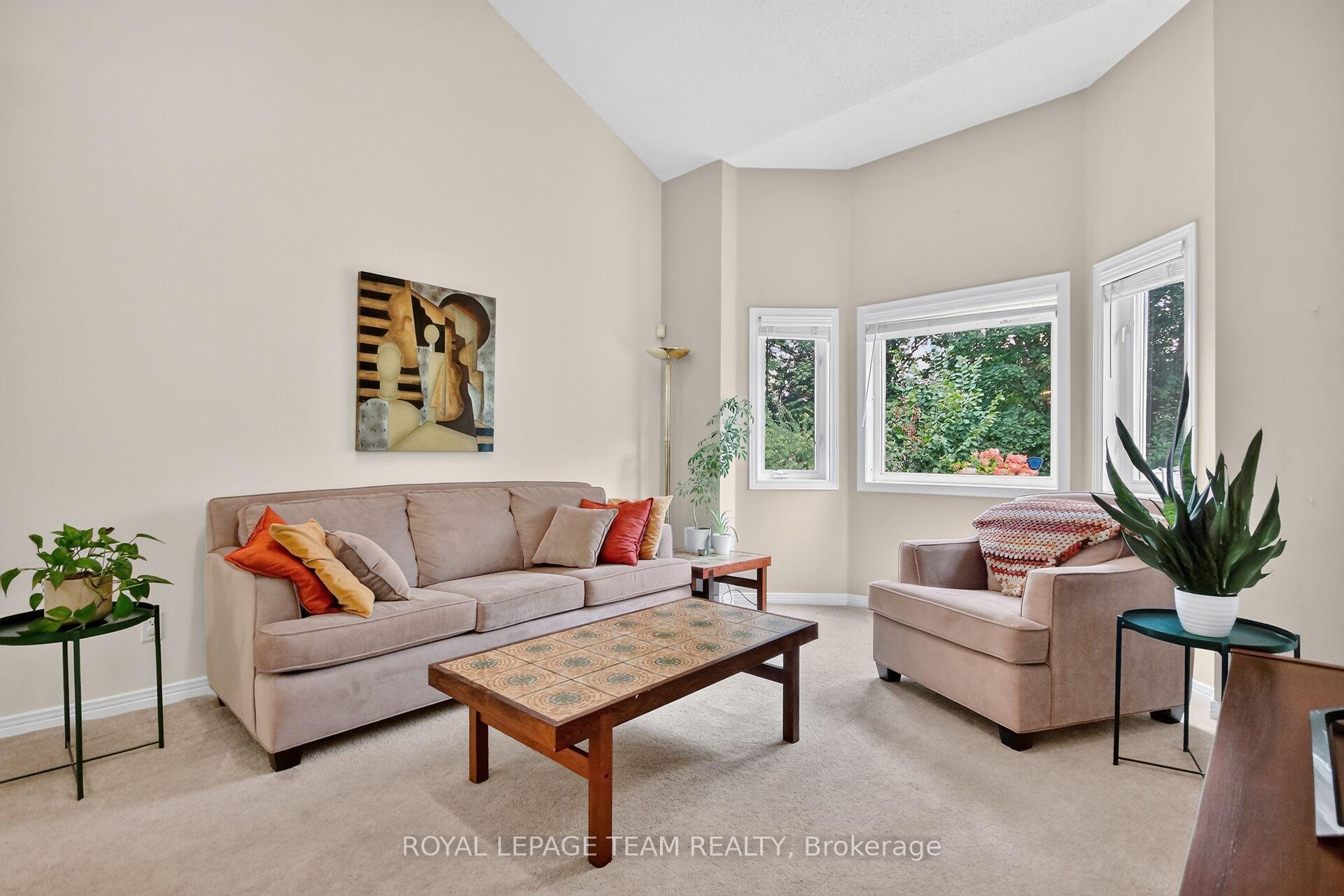 Photo 11 of 23 Grassy Plains Drive, Ottawa, Kanata - Emerald Meadows/Trailwest — HOMEH