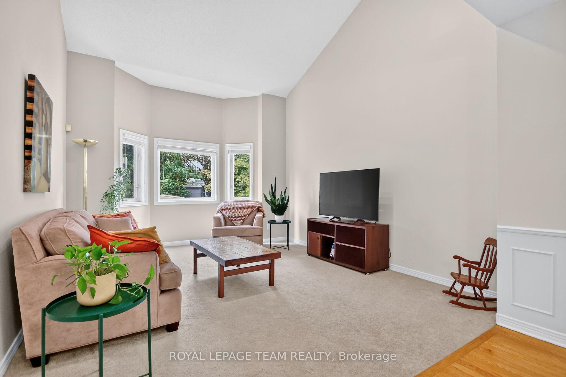 Photo 12 of 23 Grassy Plains Drive, Ottawa, Kanata - Emerald Meadows/Trailwest — HOMEH