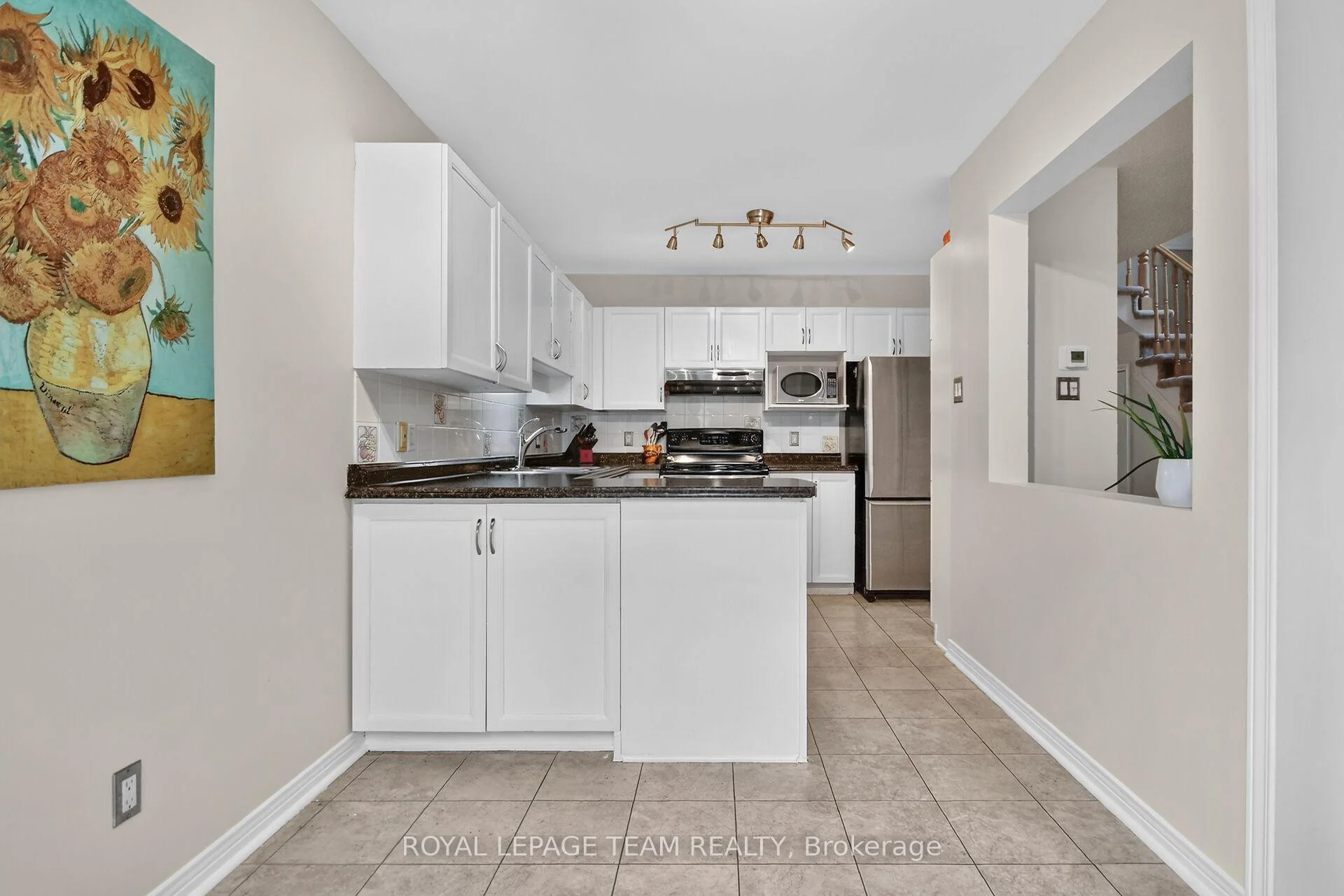 Photo 8 of 23 Grassy Plains Drive, Ottawa, Kanata - Emerald Meadows/Trailwest — HOMEH