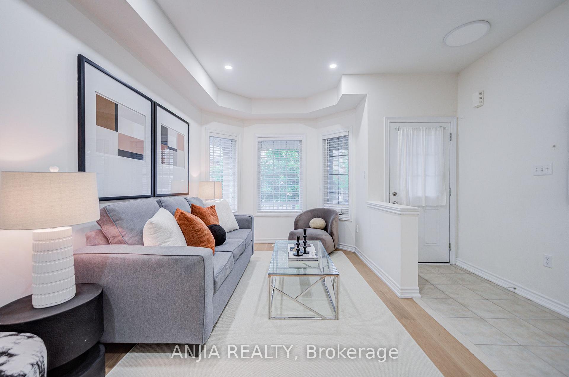 Photo 4 of 719 Hammersly Boulevard, Markham, Wismer — HOMEH
