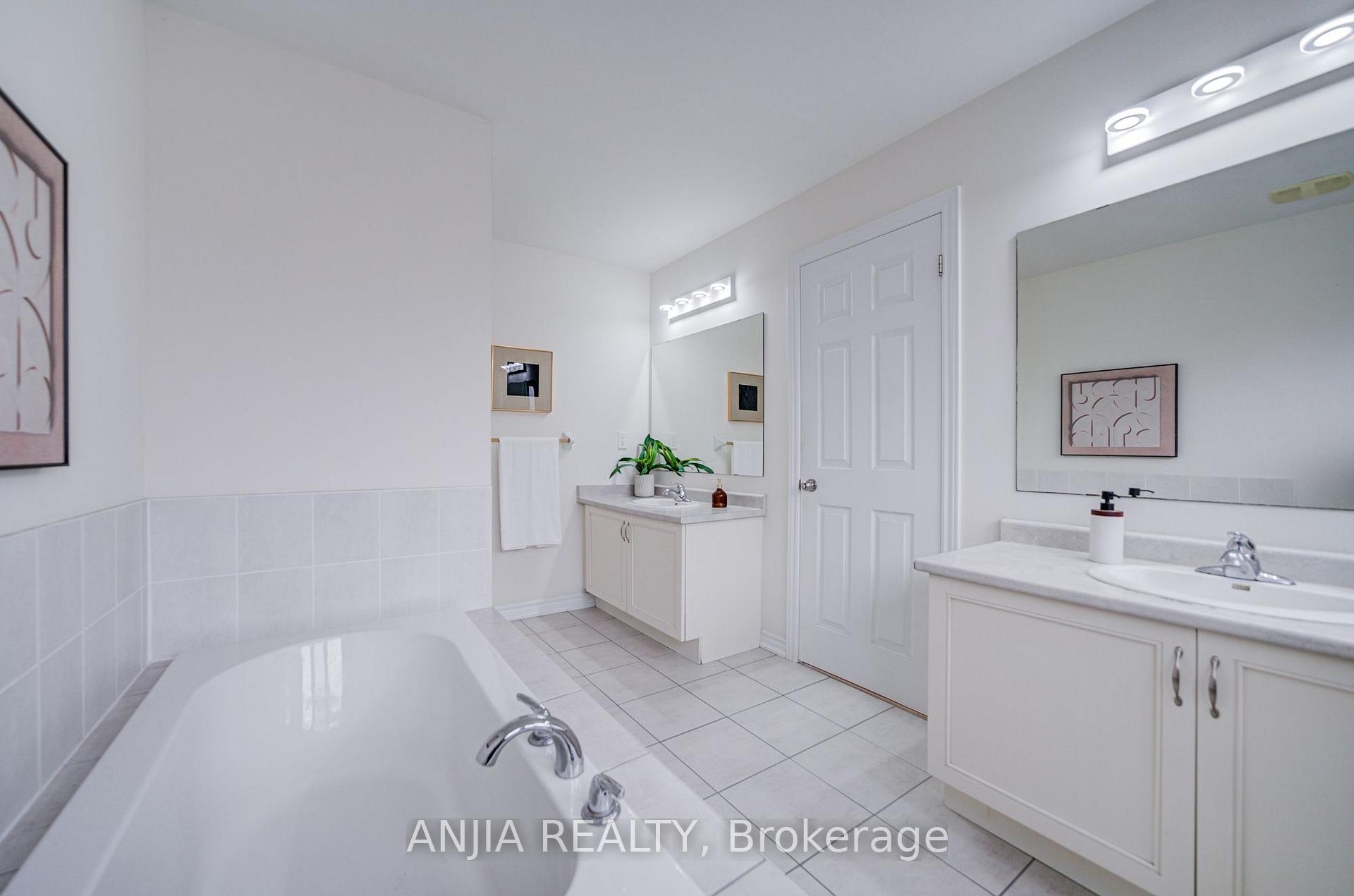 Photo 18 of 719 Hammersly Boulevard, Markham, Wismer — HOMEH