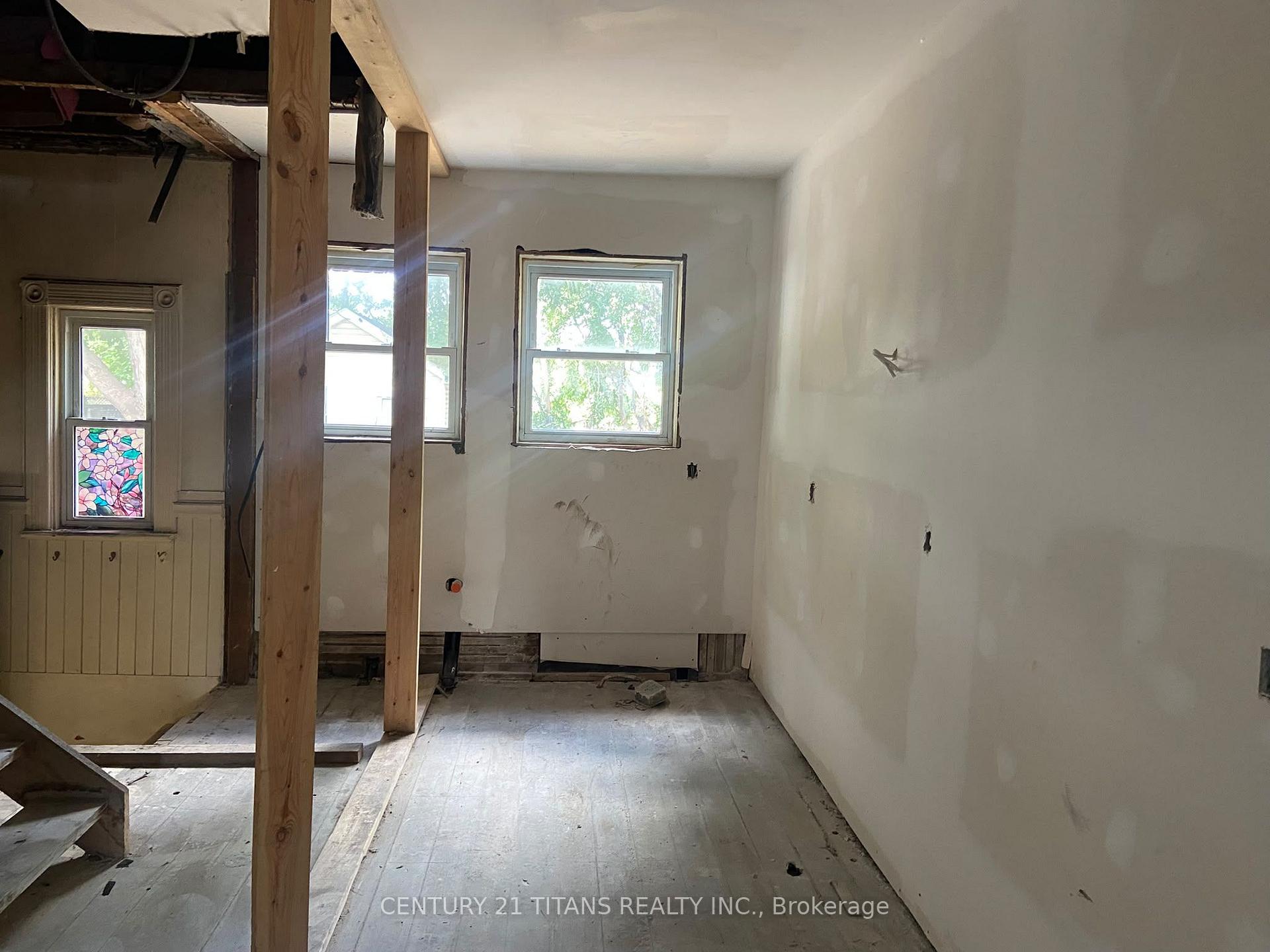Photo 3 of 135 Edgar Street, Chatham-Kent — HOMEH