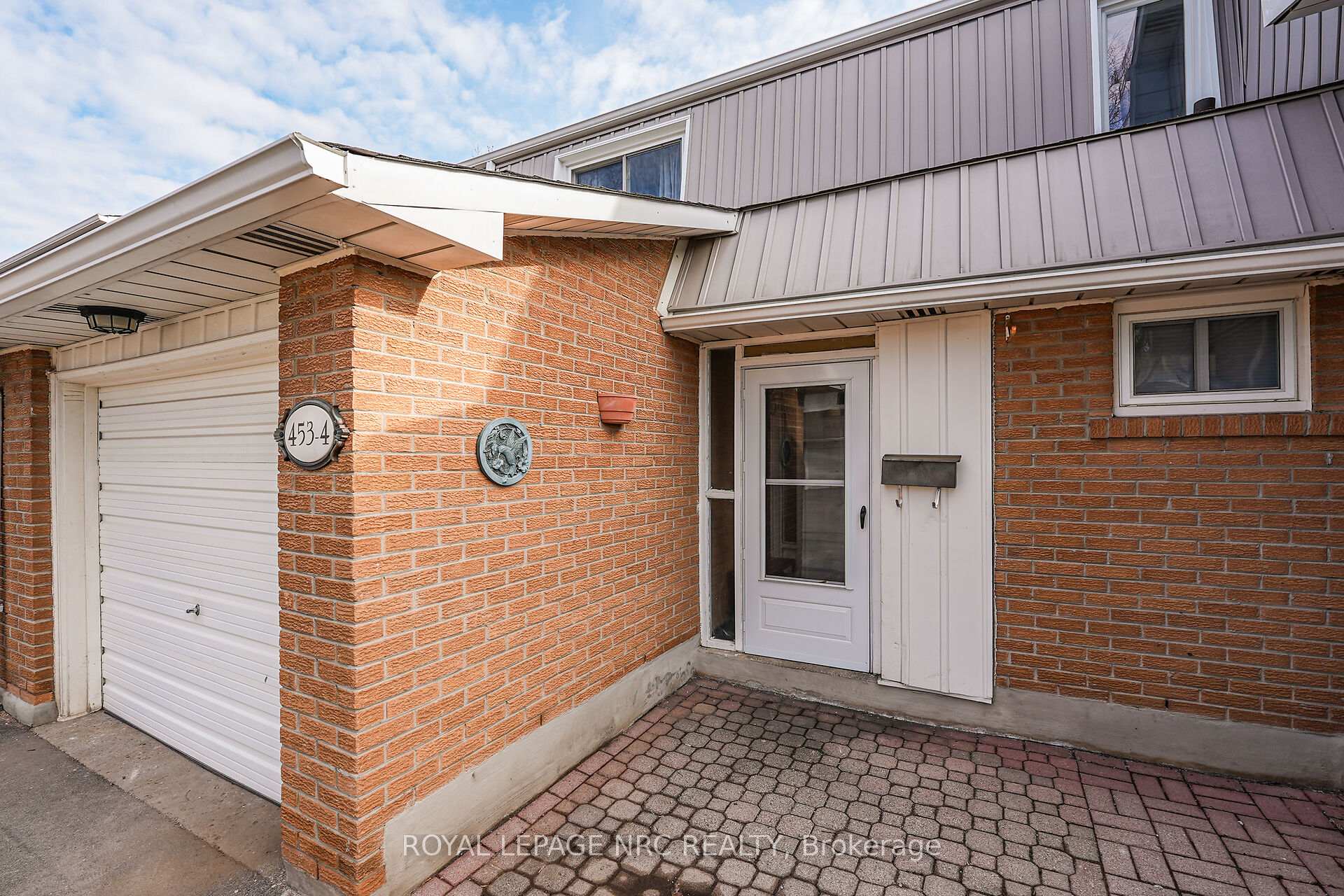 Photo of Unit 4, 453 Woodview Road