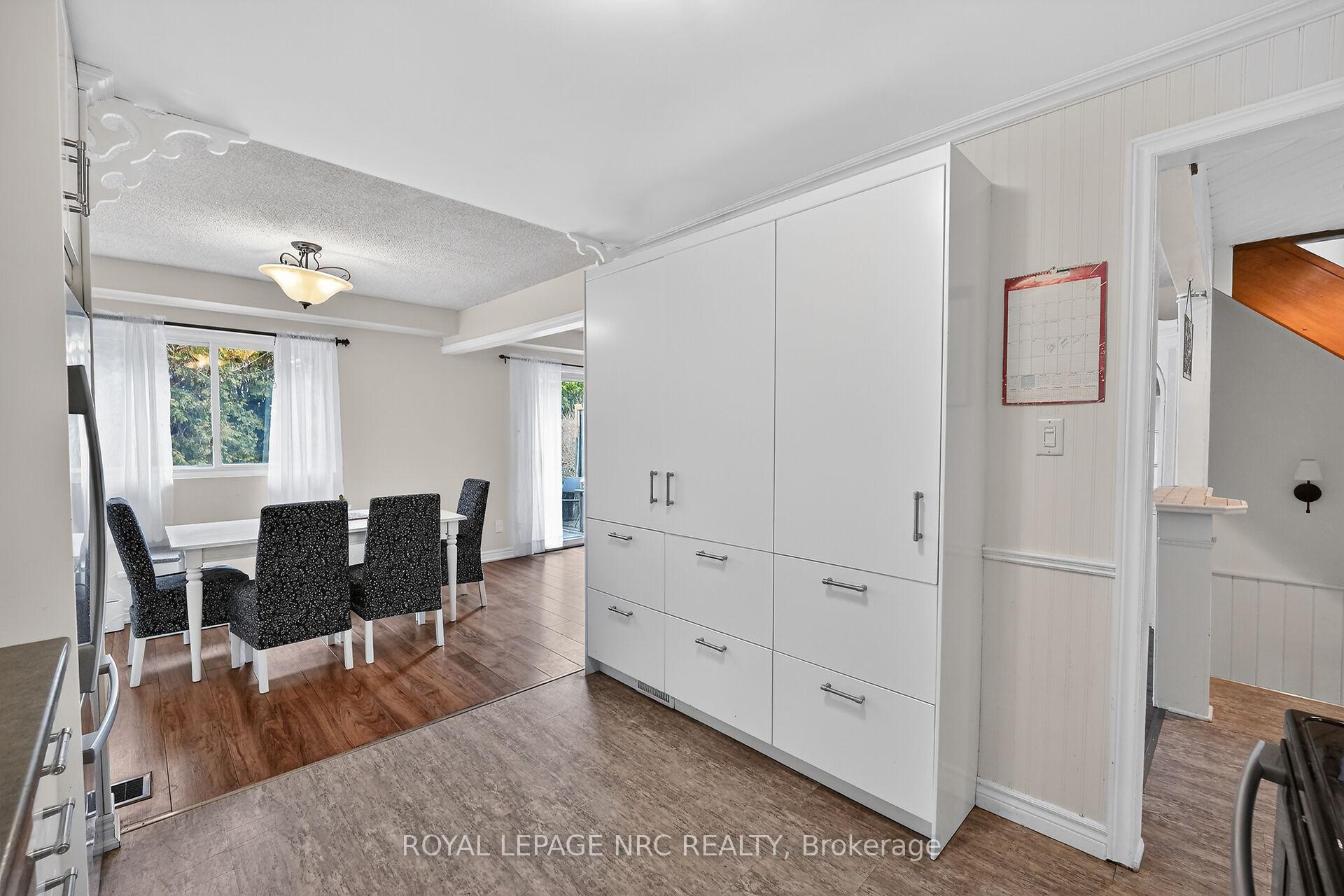 Photo 7 of Unit 4, 453 Woodview Road, Burlington, Roseland — HOMEH