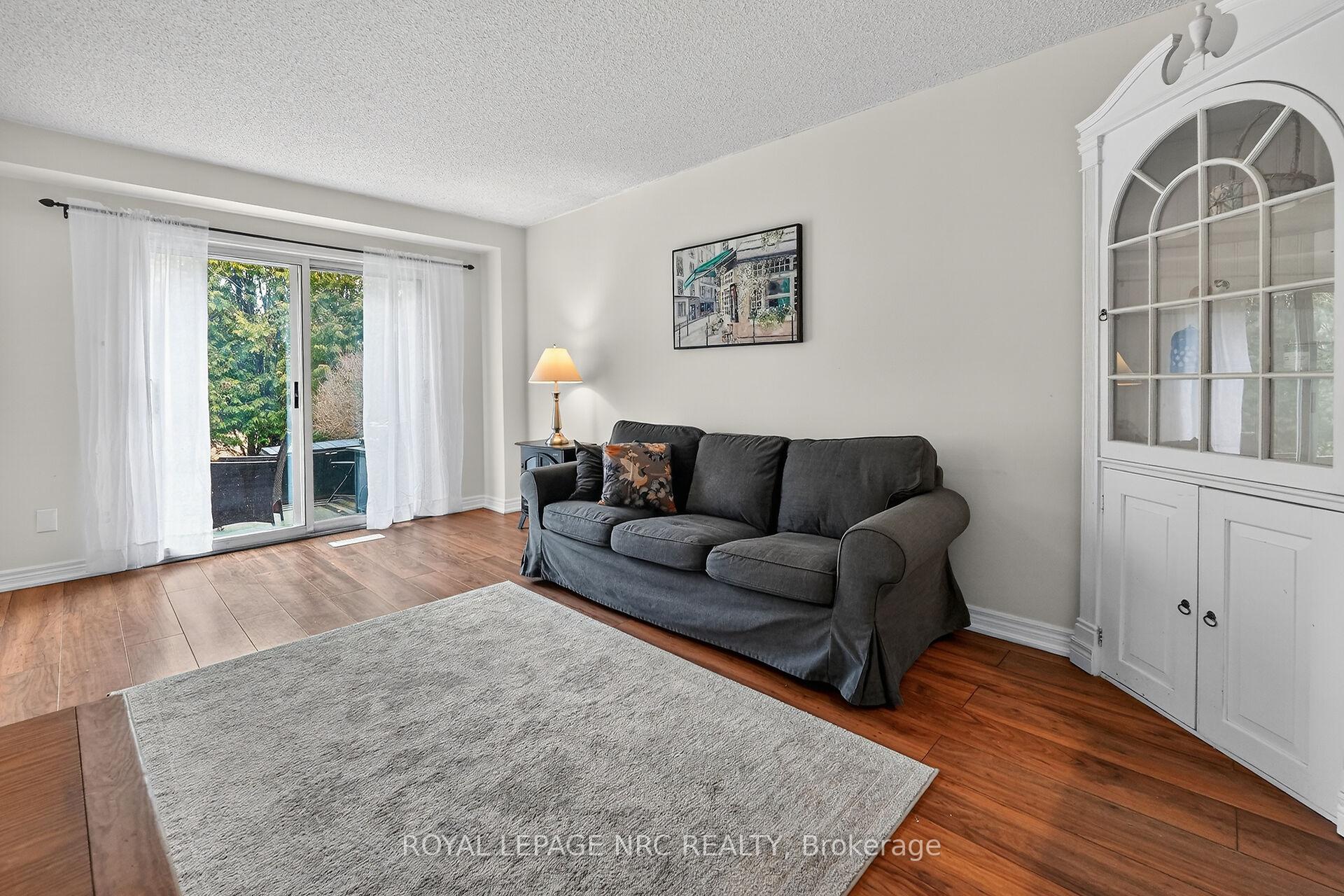 Photo 11 of Unit 4, 453 Woodview Road, Burlington, Roseland — HOMEH