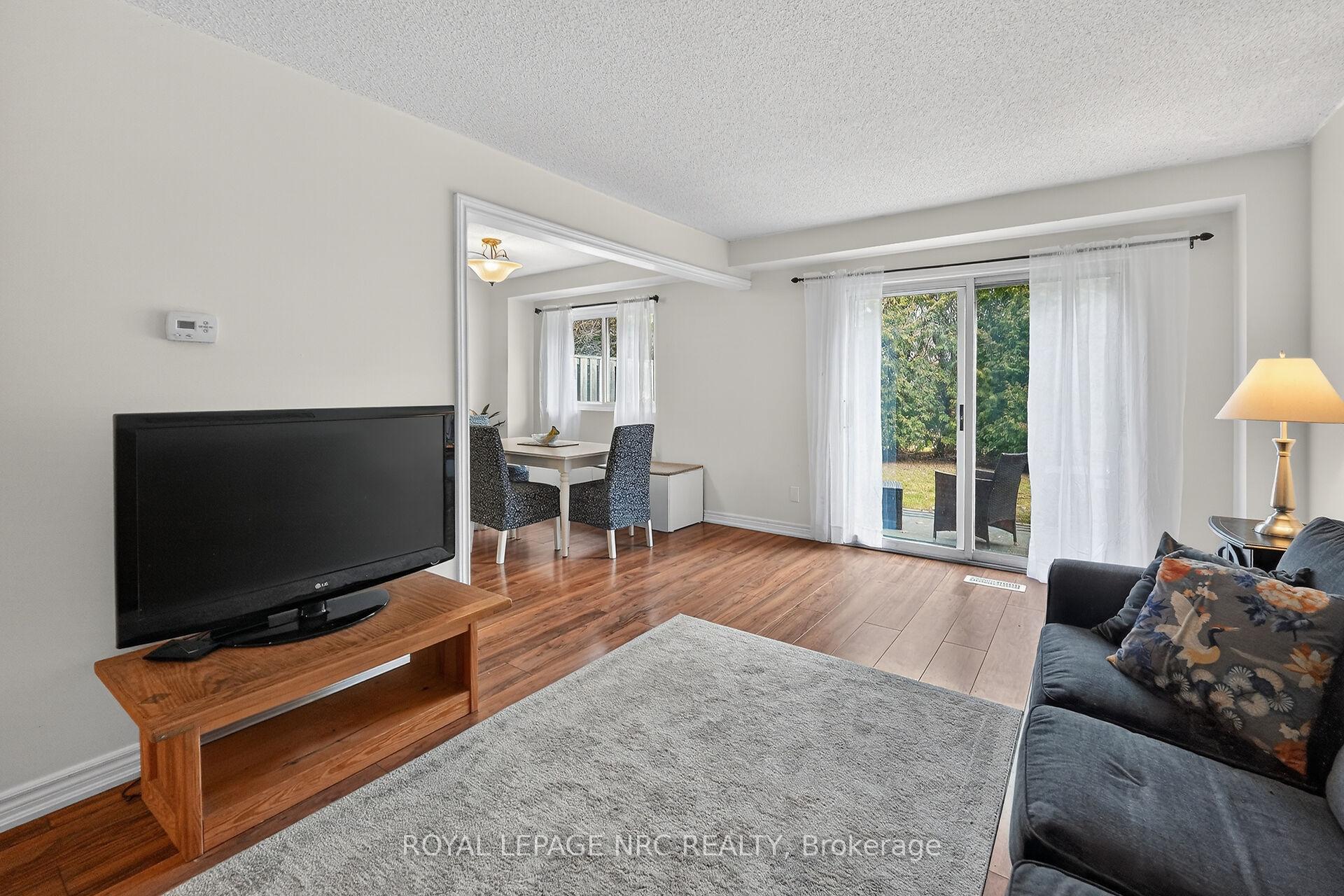 Photo 12 of Unit 4, 453 Woodview Road, Burlington, Roseland — HOMEH