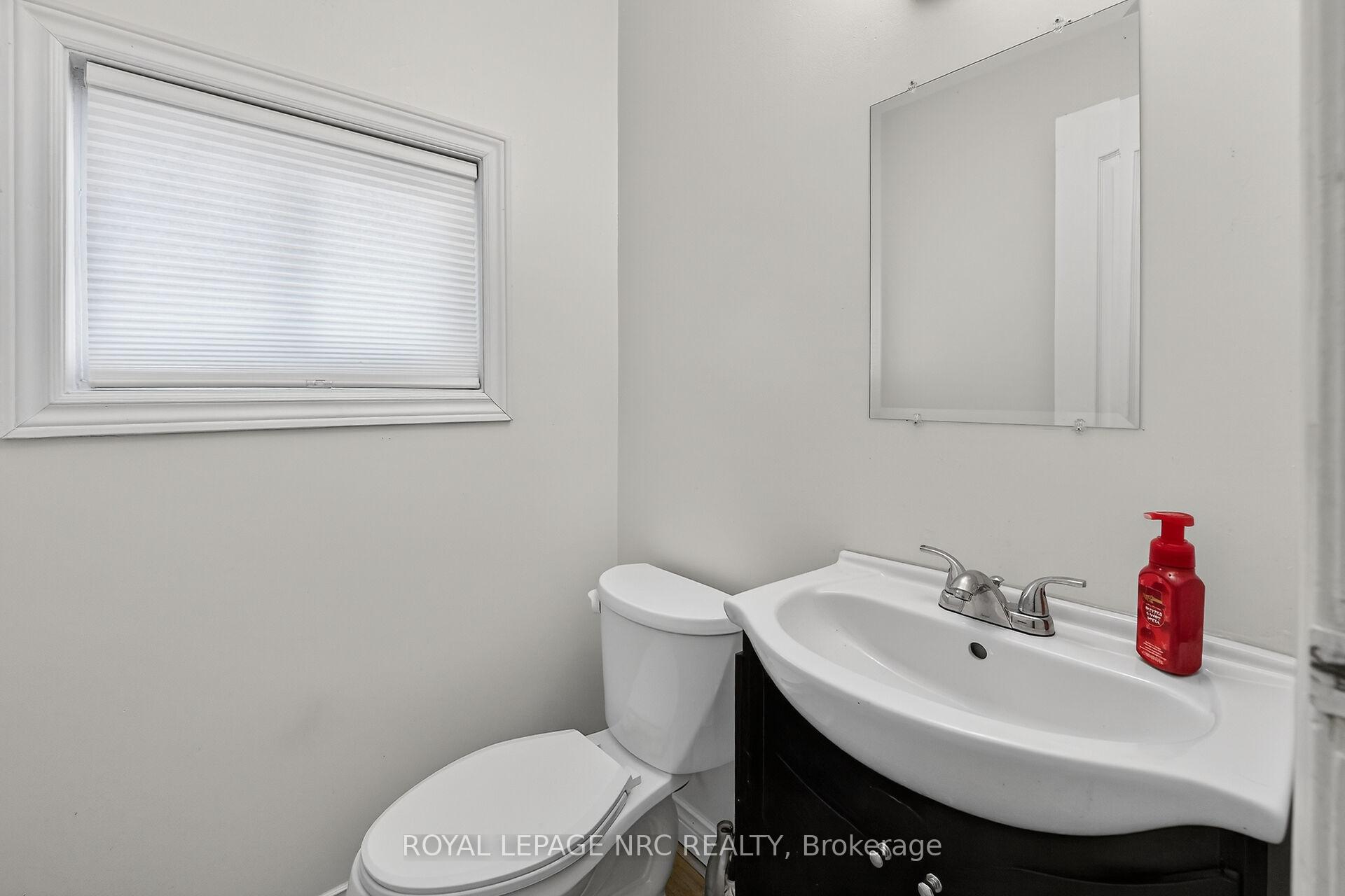 Photo 13 of Unit 4, 453 Woodview Road, Burlington, Roseland — HOMEH