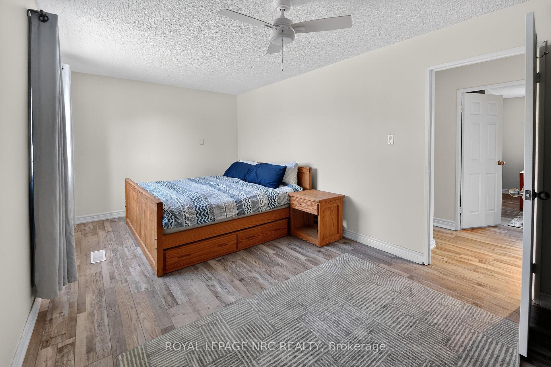 Photo 15 of Unit 4, 453 Woodview Road, Burlington, Roseland — HOMEH