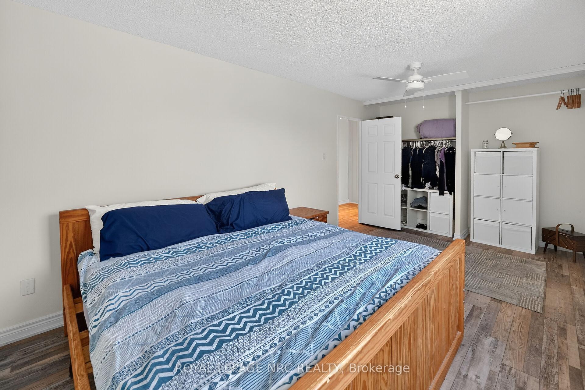 Photo 16 of Unit 4, 453 Woodview Road, Burlington, Roseland — HOMEH