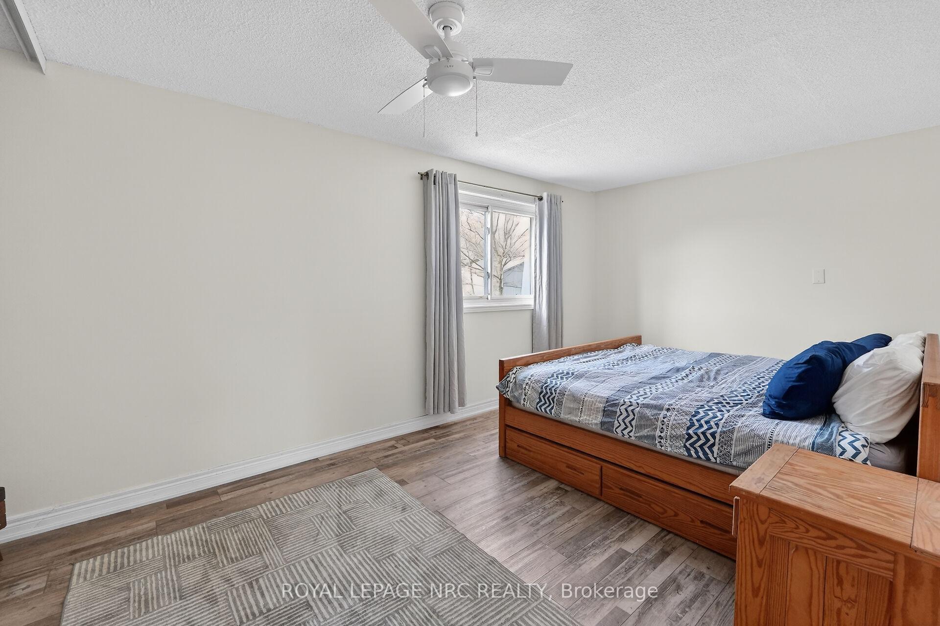 Photo 17 of Unit 4, 453 Woodview Road, Burlington, Roseland — HOMEH