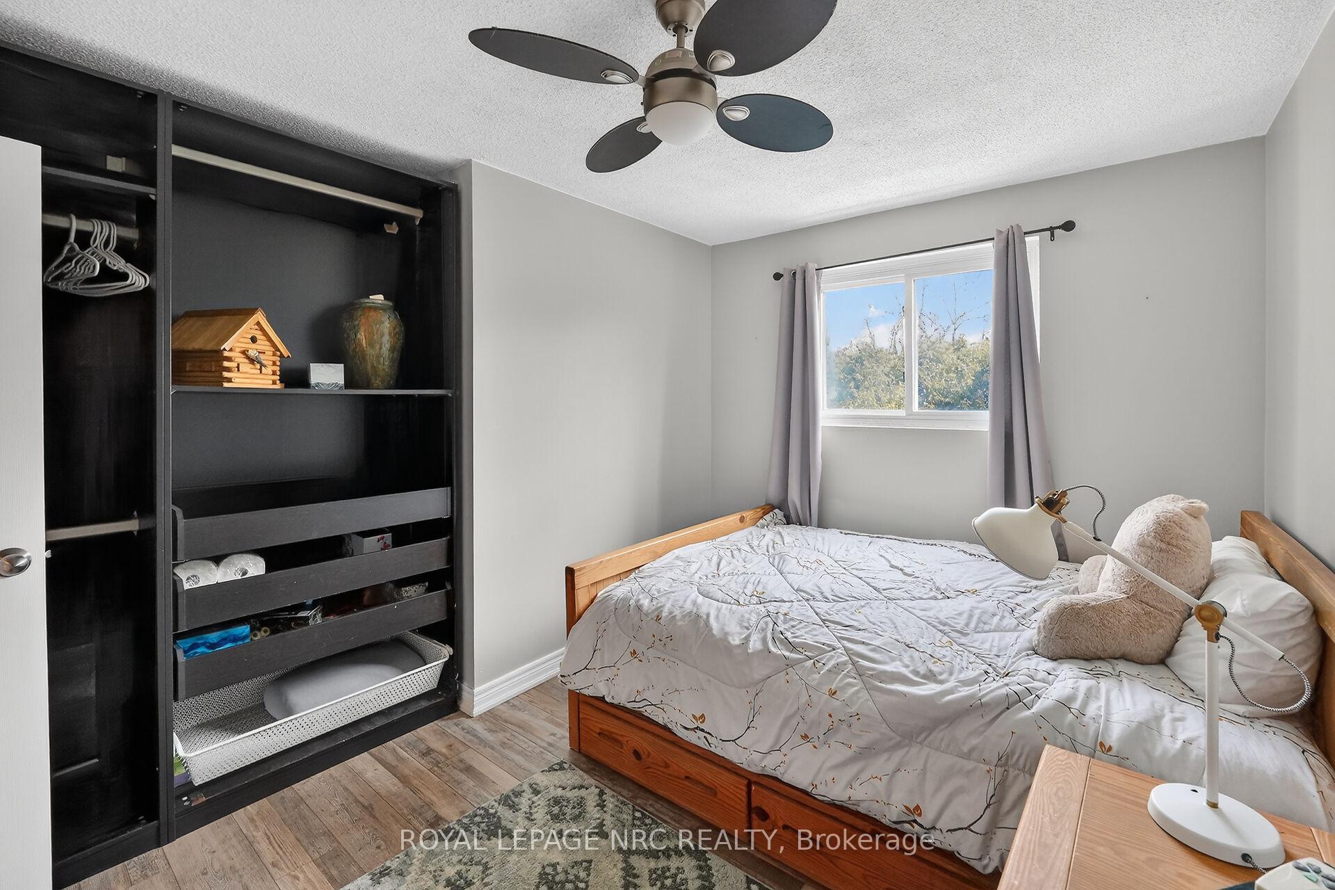 Photo 20 of Unit 4, 453 Woodview Road, Burlington, Roseland — HOMEH