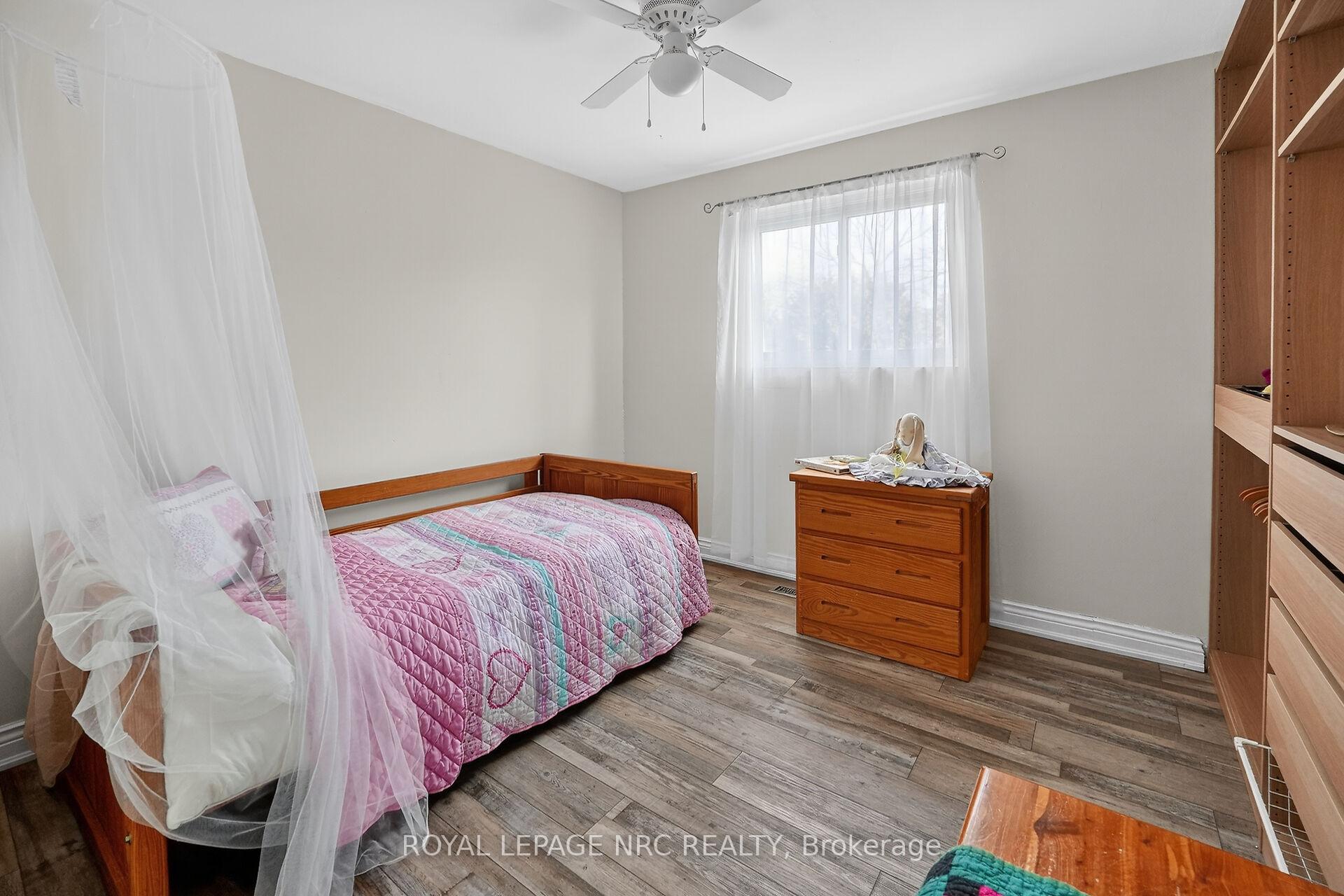 Photo 21 of Unit 4, 453 Woodview Road, Burlington, Roseland — HOMEH