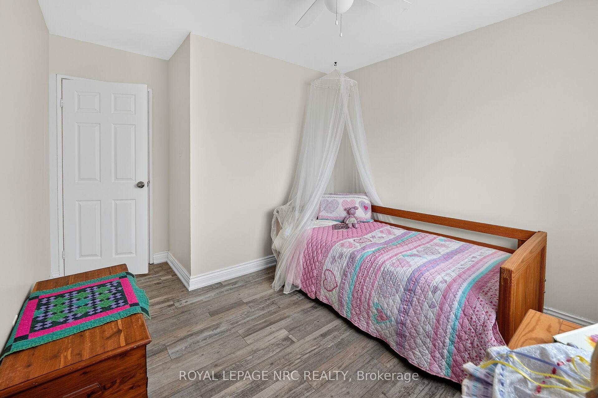 Photo 22 of Unit 4, 453 Woodview Road, Burlington, Roseland — HOMEH