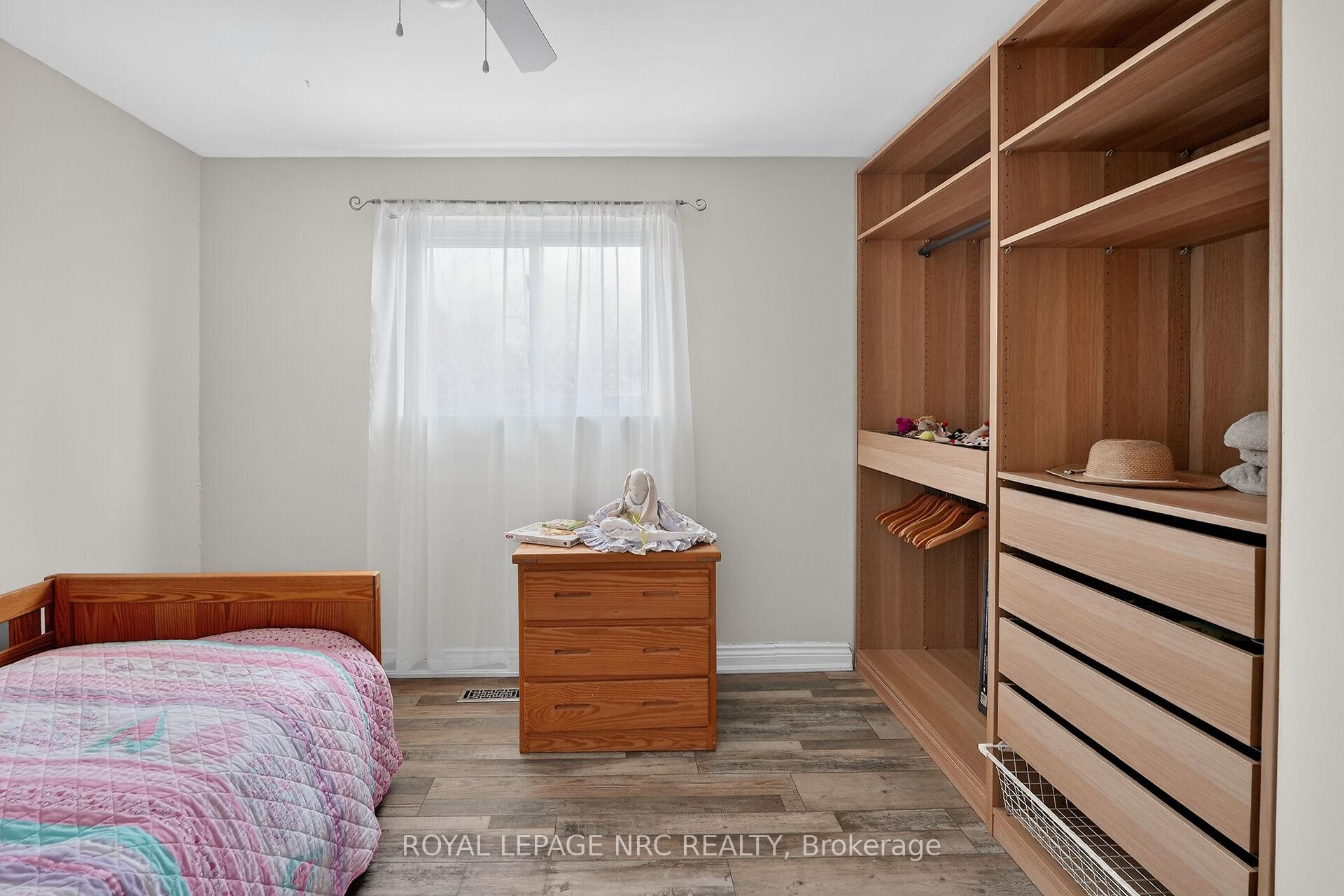 Photo 23 of Unit 4, 453 Woodview Road, Burlington, Roseland — HOMEH