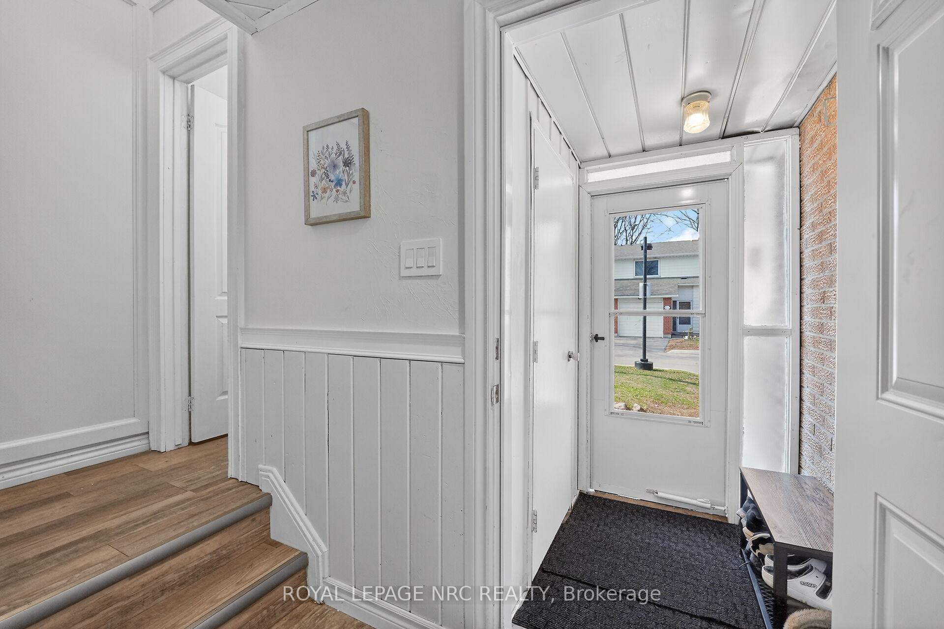 Photo 26 of Unit 4, 453 Woodview Road, Burlington, Roseland — HOMEH