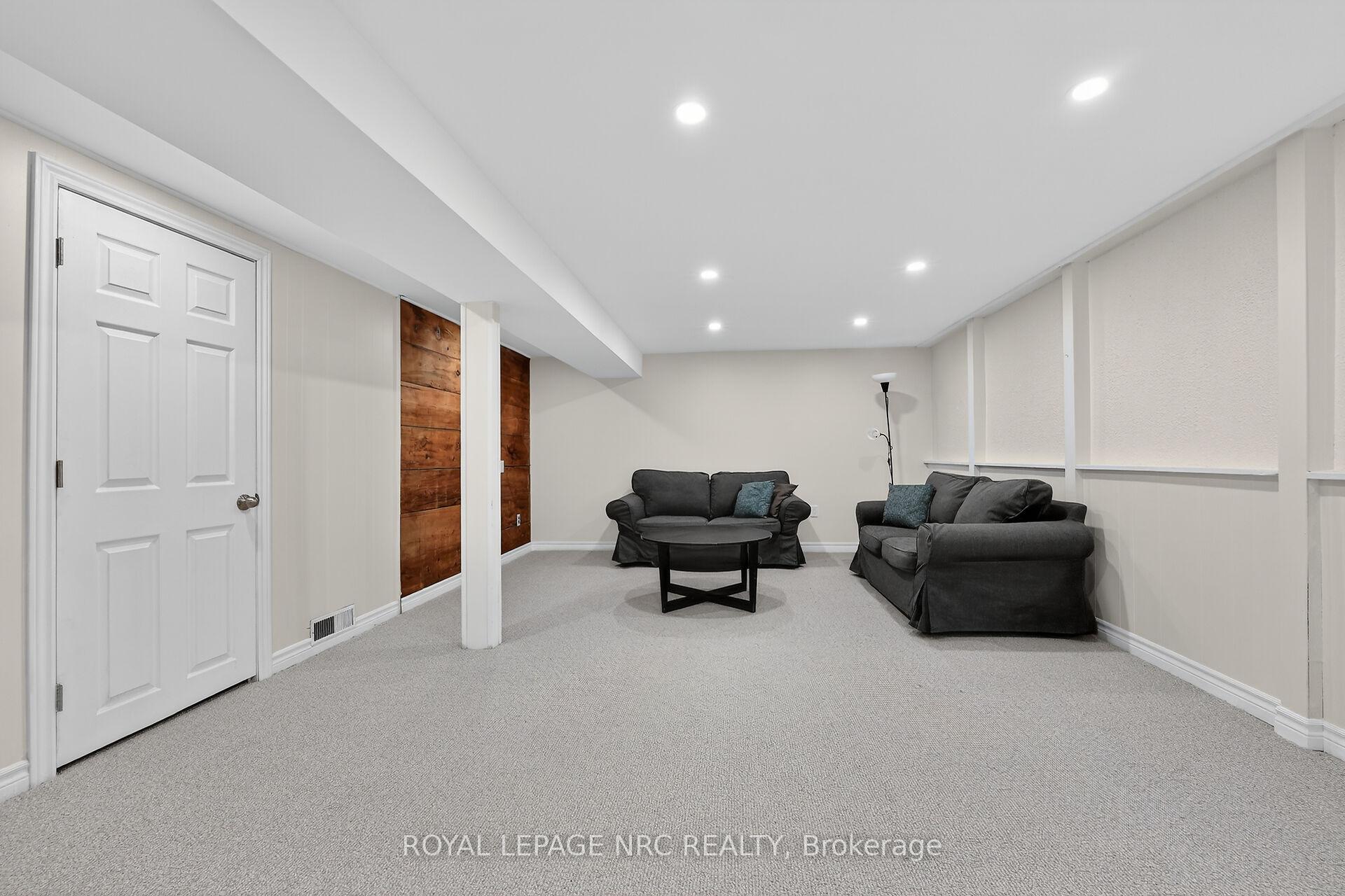 Photo 27 of Unit 4, 453 Woodview Road, Burlington, Roseland — HOMEH