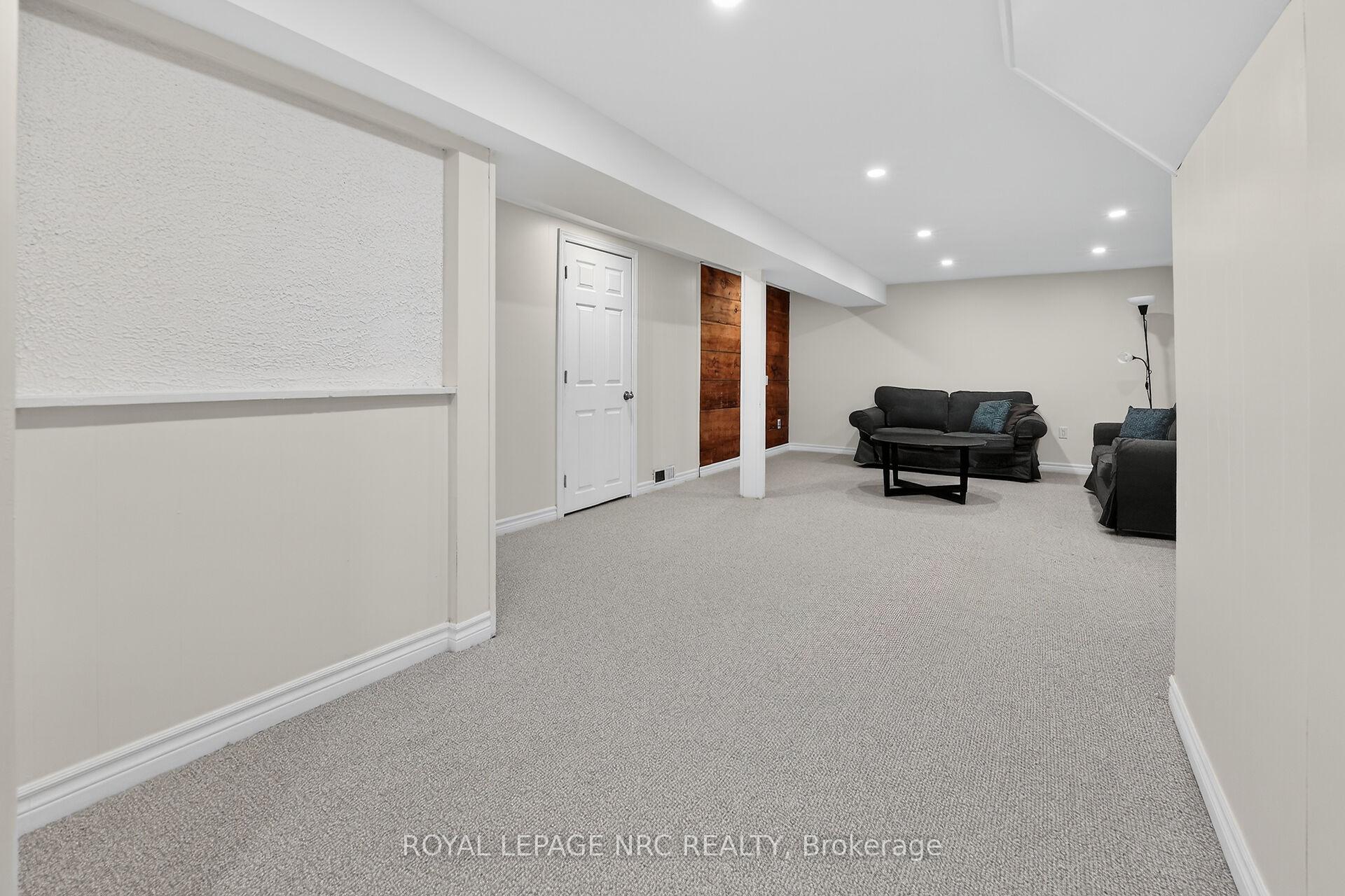 Photo 30 of Unit 4, 453 Woodview Road, Burlington, Roseland — HOMEH