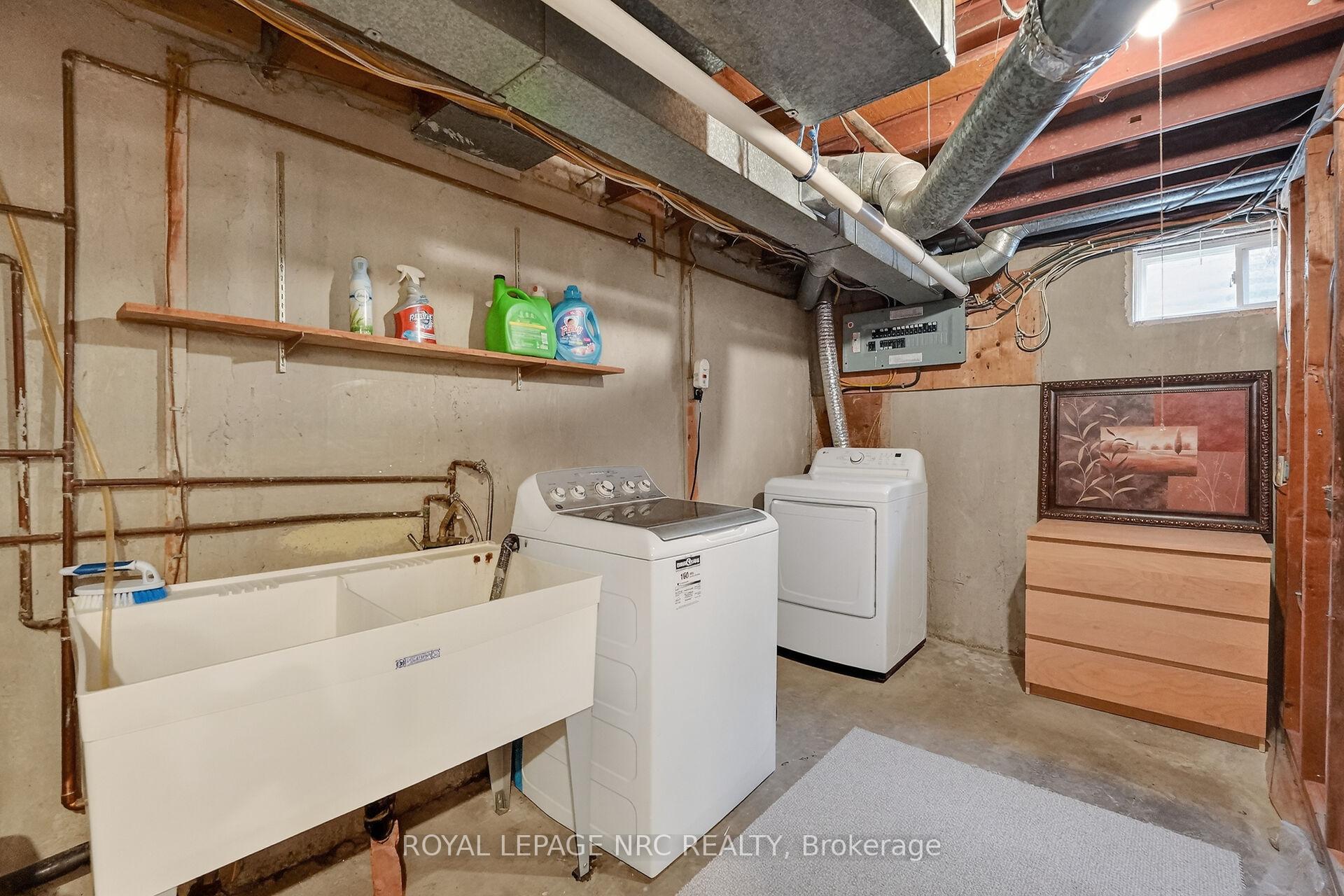 Photo 31 of Unit 4, 453 Woodview Road, Burlington, Roseland — HOMEH
