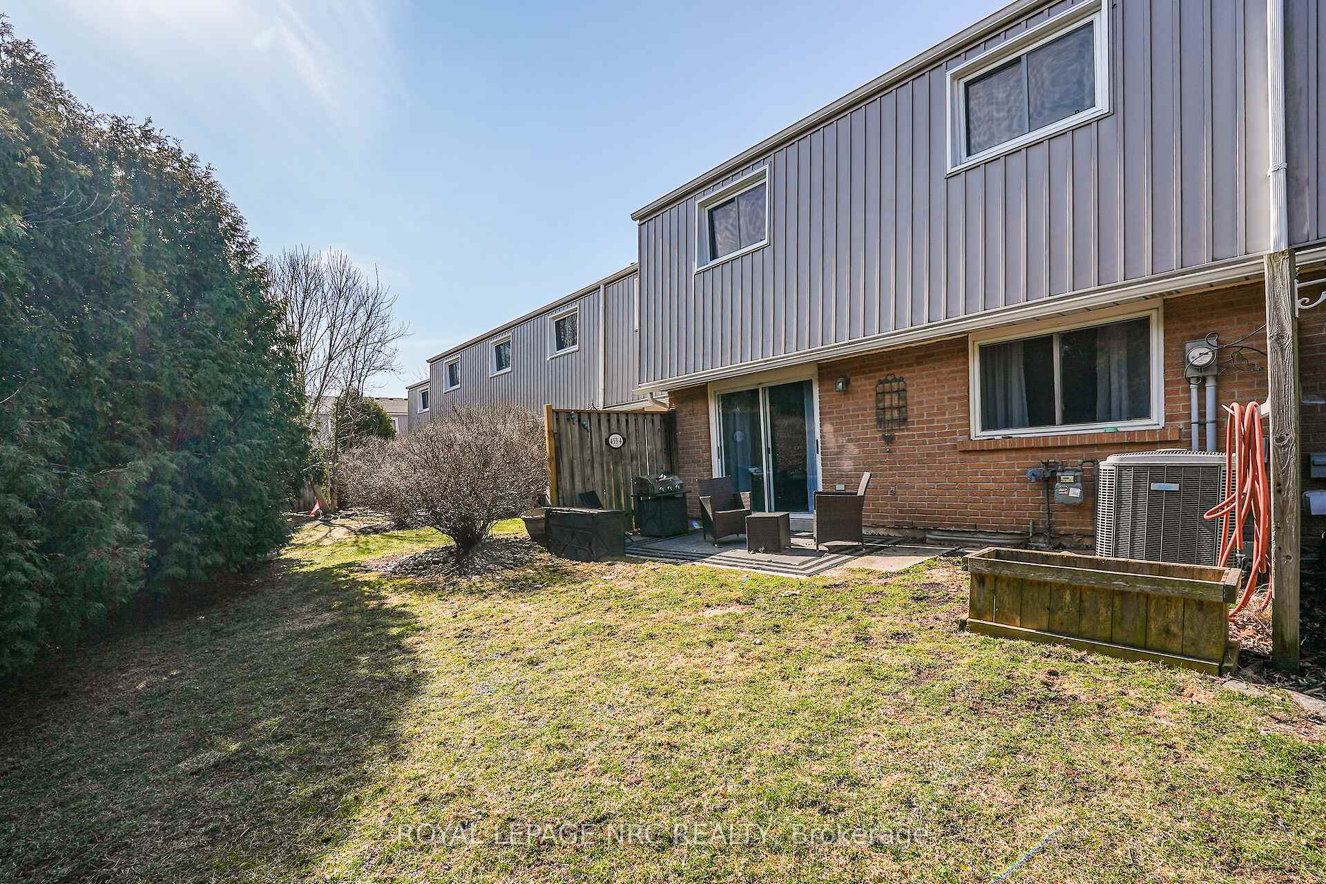 Photo 32 of Unit 4, 453 Woodview Road, Burlington, Roseland — HOMEH