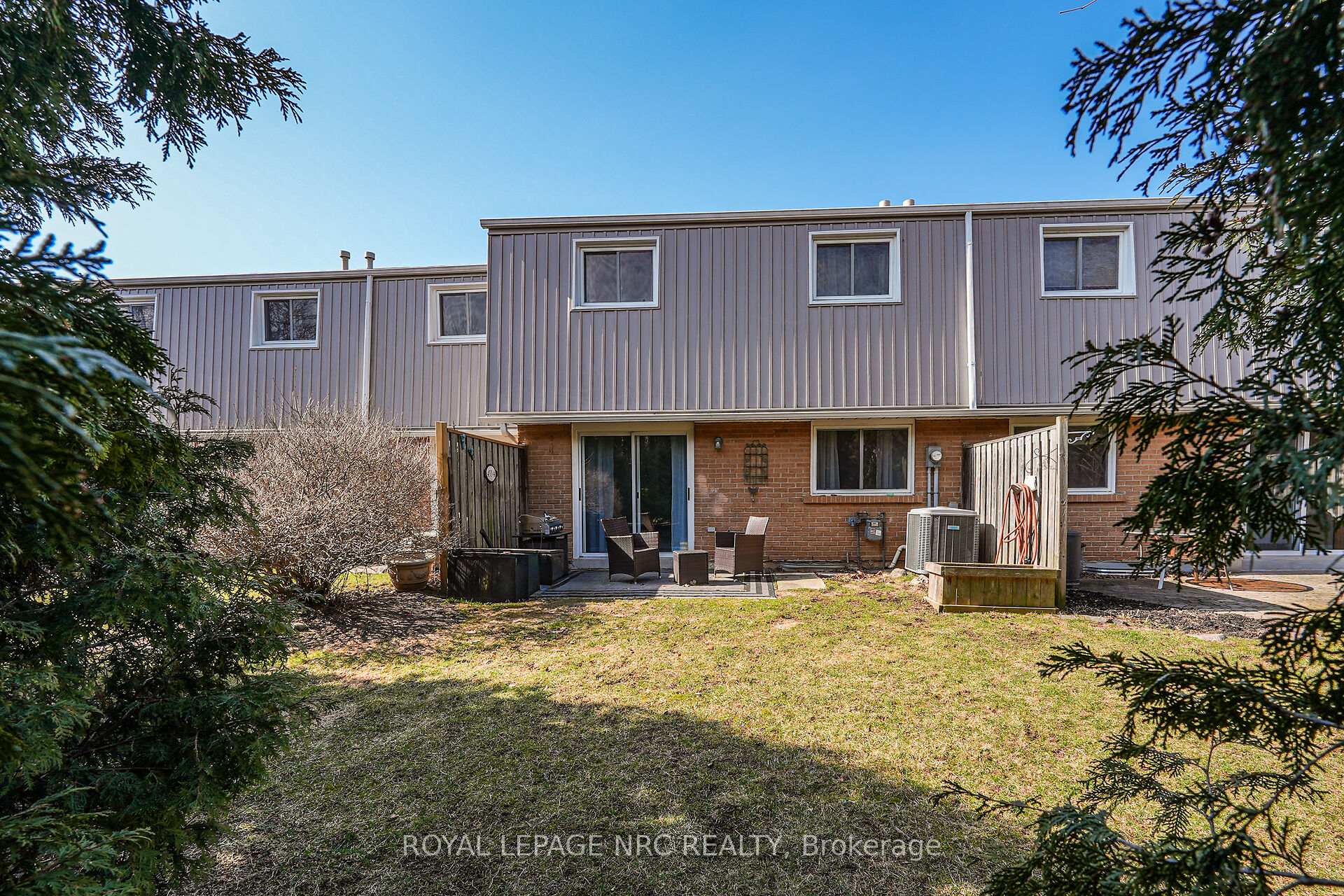 Photo 33 of Unit 4, 453 Woodview Road, Burlington, Roseland — HOMEH
