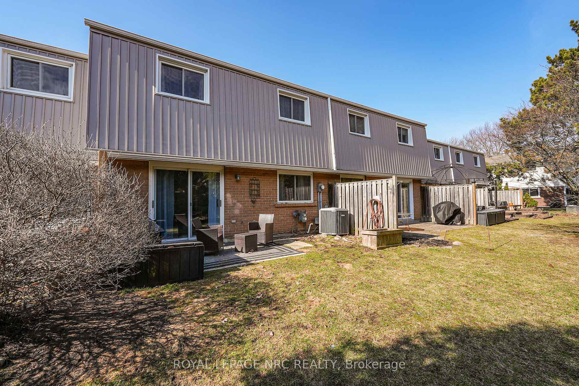 Photo 34 of Unit 4, 453 Woodview Road, Burlington, Roseland — HOMEH