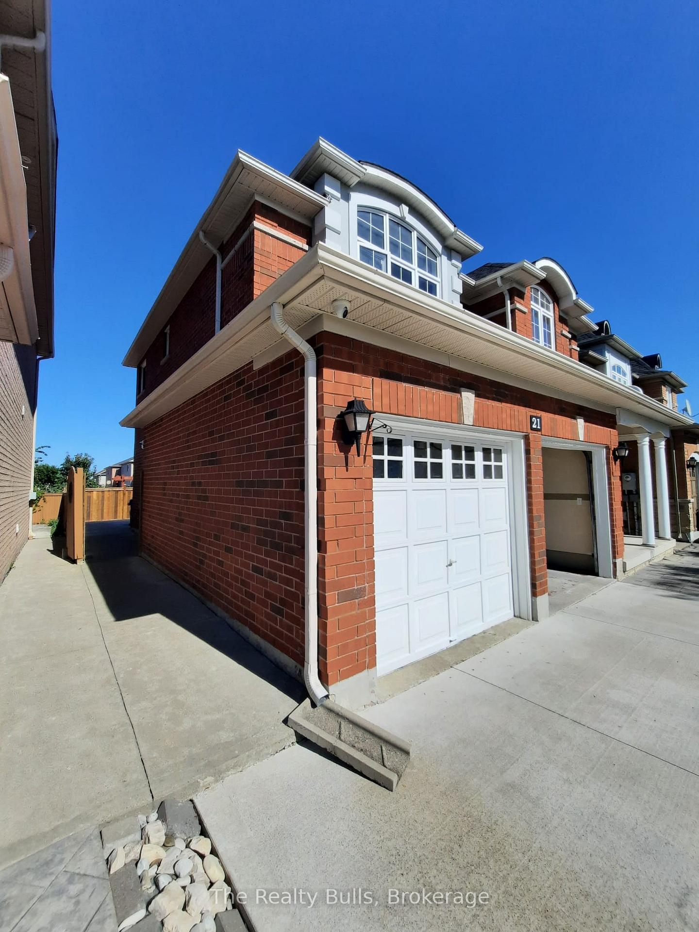 Photo 4 of 21 Arctic Fox Crescent, Brampton, Sandringham-Wellington — HOMEH