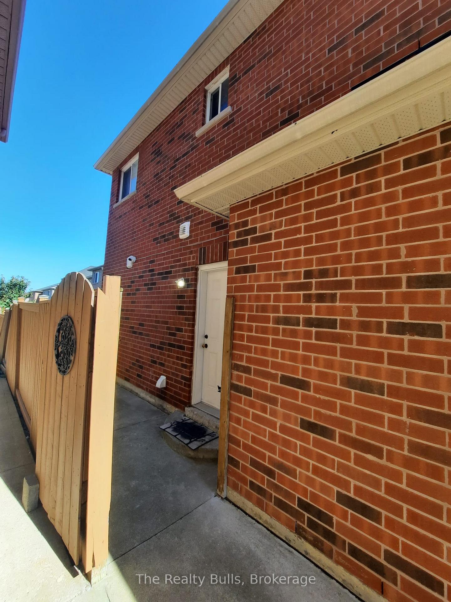 Photo 6 of 21 Arctic Fox Crescent, Brampton, Sandringham-Wellington — HOMEH