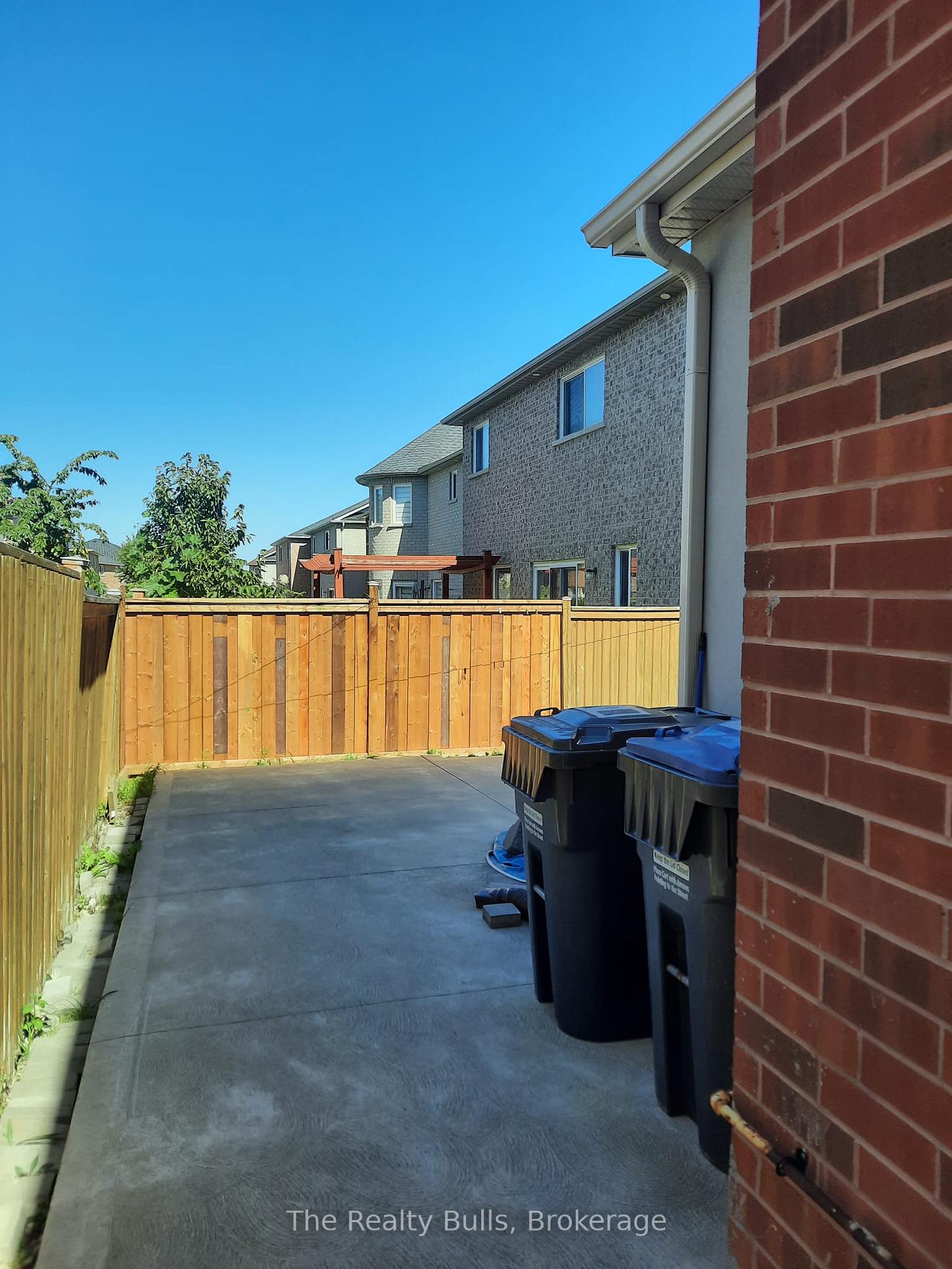Photo 7 of 21 Arctic Fox Crescent, Brampton, Sandringham-Wellington — HOMEH