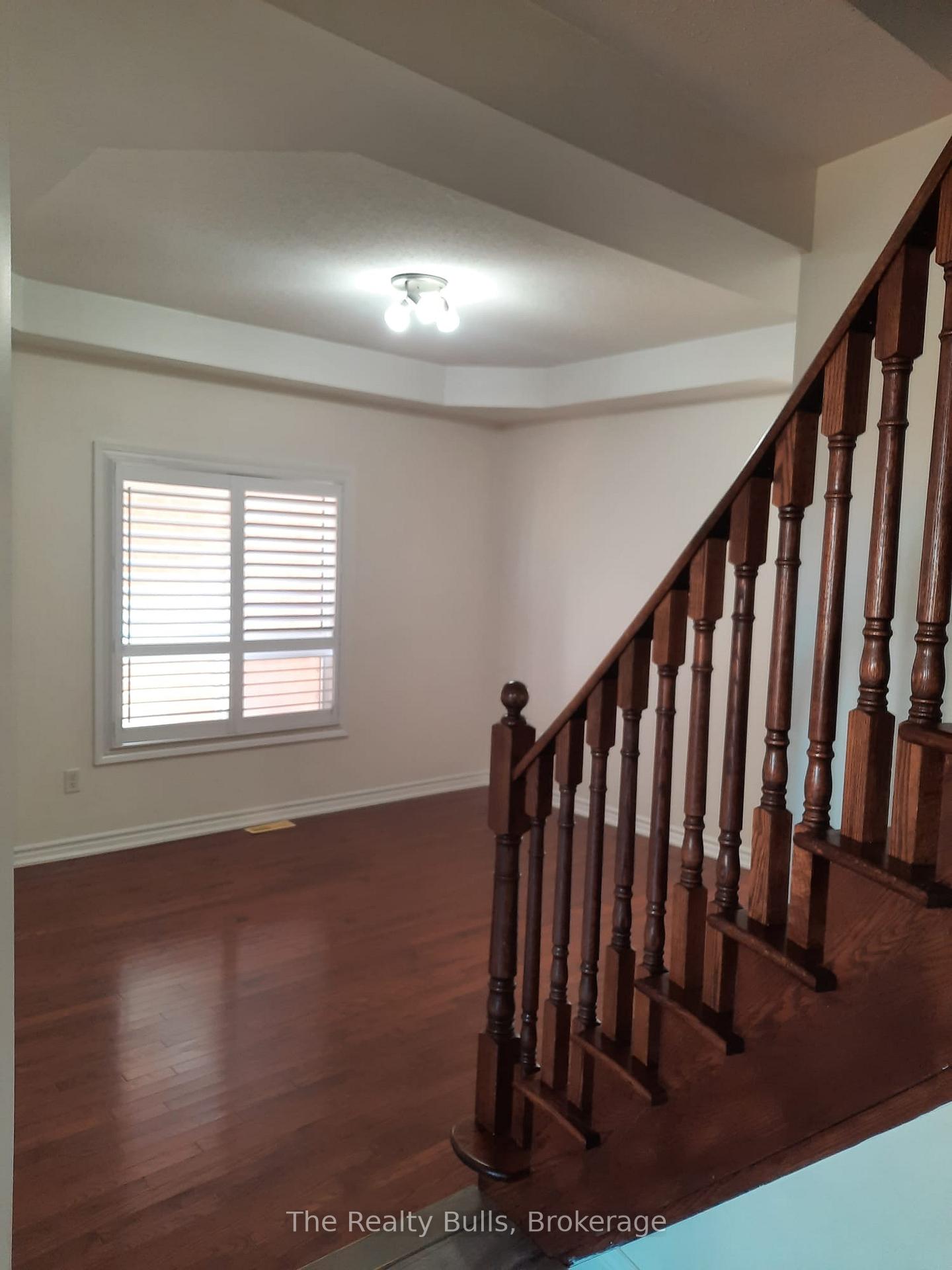 Photo 12 of 21 Arctic Fox Crescent, Brampton, Sandringham-Wellington — HOMEH