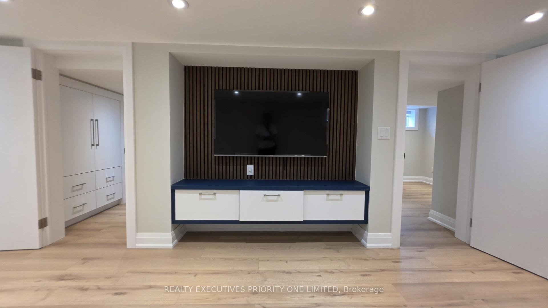 Photo 3 of Unit Basement, 10 Lascelles Boulevard, Toronto, Yonge-St. Clair — HOMEH