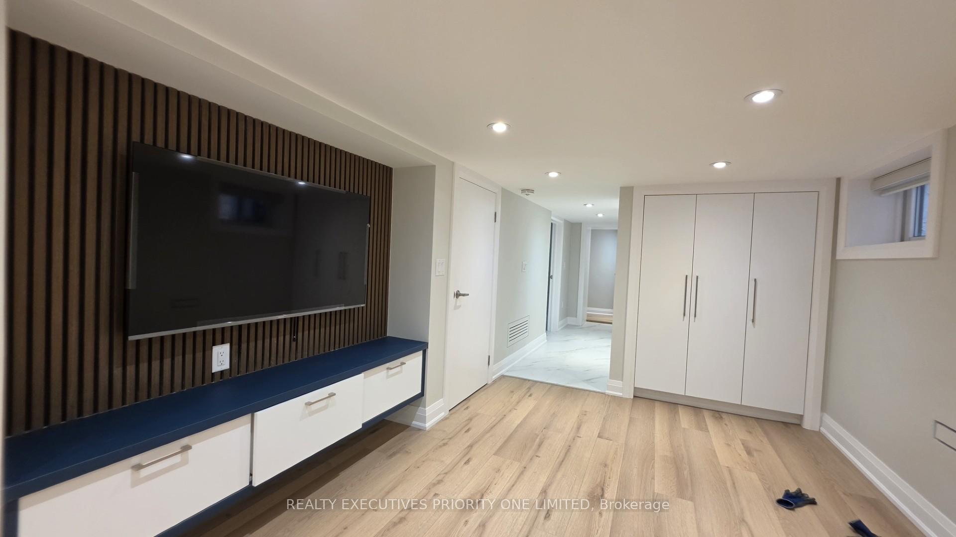 Photo 4 of Unit Basement, 10 Lascelles Boulevard, Toronto, Yonge-St. Clair — HOMEH