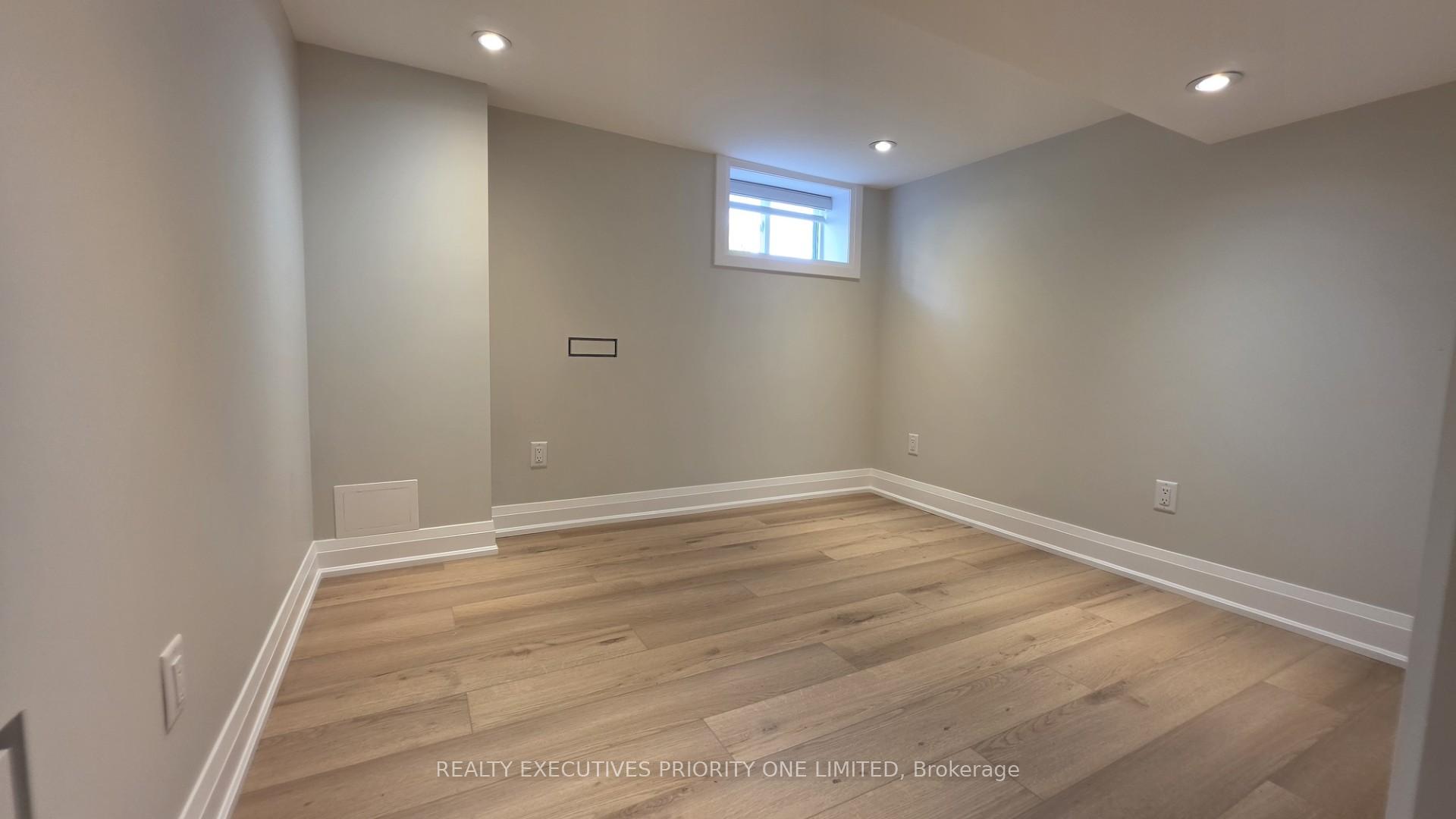 Photo 6 of Unit Basement, 10 Lascelles Boulevard, Toronto, Yonge-St. Clair — HOMEH